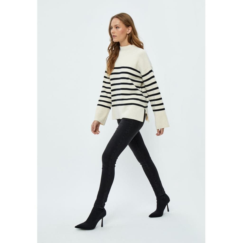 Pullower Desires DSEva GRS High Neck