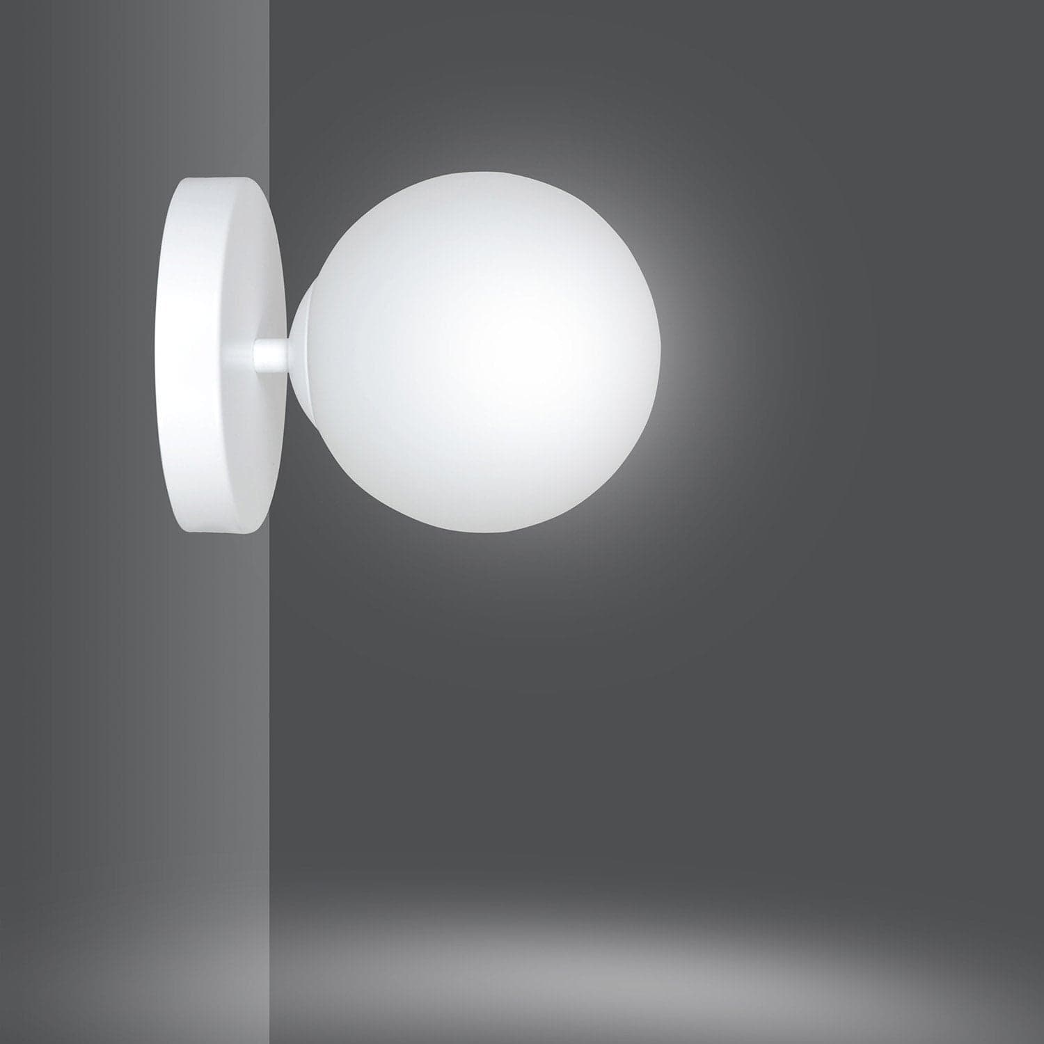 Applique A 1 Luce Hallador In Acciaio Bianco E Sfera In Vetro Opalino in Applique LuceArt - Montecorvino Pugliano, commercioVirtuoso.it