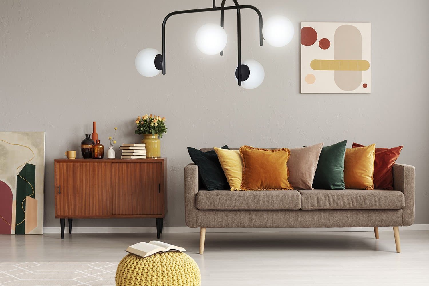 Lampadario 4 Luci Kalf In Acciaio Nero A Bracci E Sfere In Vetro Opalino in Lampade a sospensione LuceArt - Montecorvino Pugliano, commercioVirtuoso.it