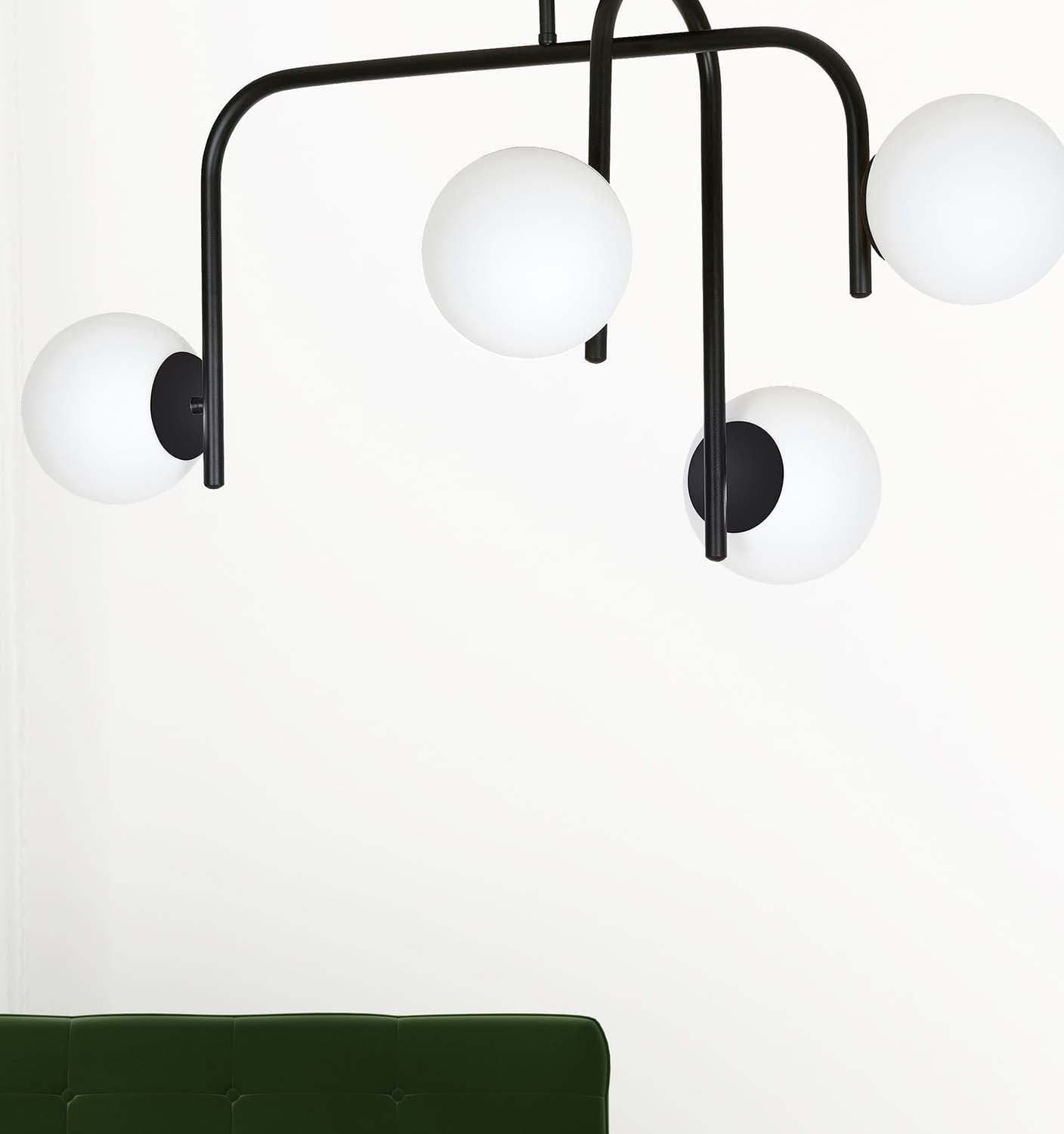 Lampadario 4 Luci Kalf In Acciaio Nero A Bracci E Sfere In Vetro Opalino in Lampade a sospensione LuceArt - Montecorvino Pugliano, commercioVirtuoso.it