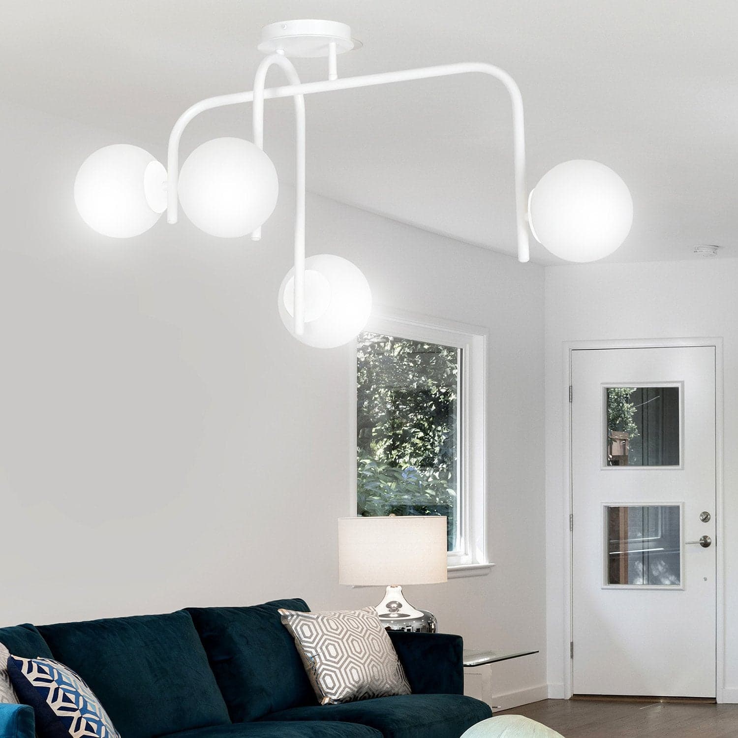 Lampadario 4 Luci Kalf In Acciaio Bianco A Bracci E Sfere In Vetro Opalino in Lampade a sospensione LuceArt - Montecorvino Pugliano, commercioVirtuoso.it