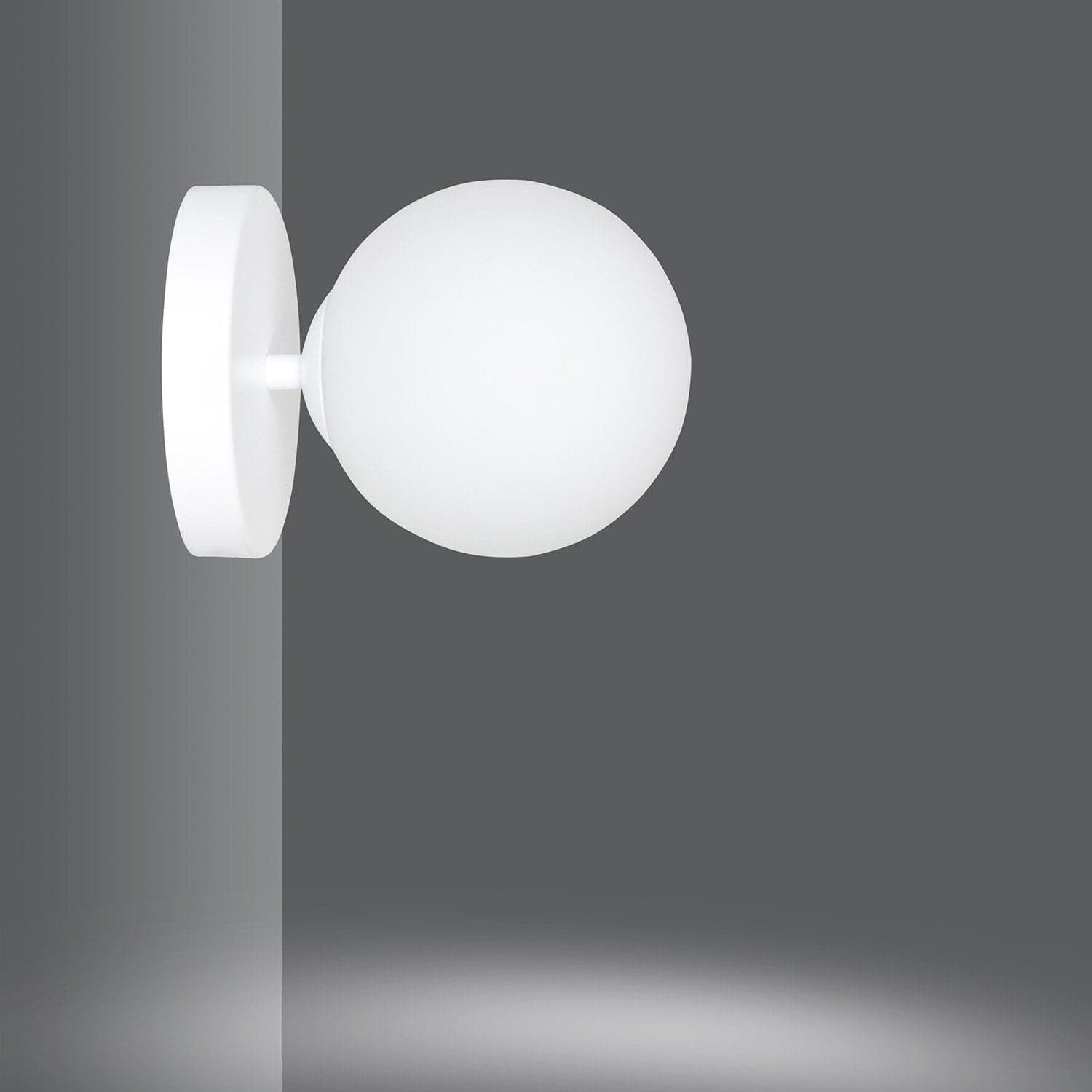 Applique 1 Luce Kalf In Acciaio Bianco A Bracci E Sfera In Vetro Opalino in Applique LuceArt - Montecorvino Pugliano, commercioVirtuoso.it