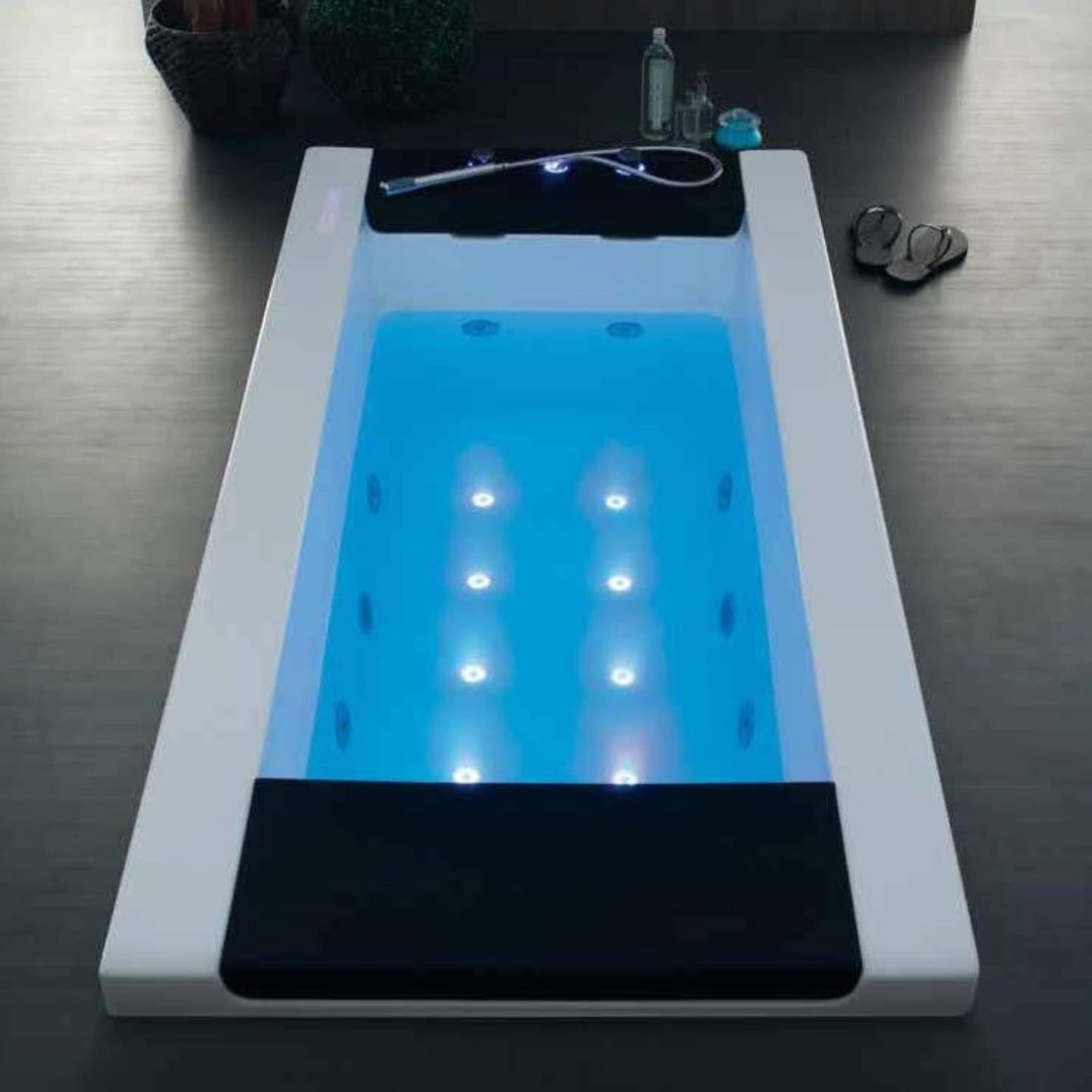 Vasca da Bagno Idromassaggio Rettangolare Vittoria con cascata in Vasche da bagno idromassaggio StileBagno - Roma, commercioVirtuoso.it