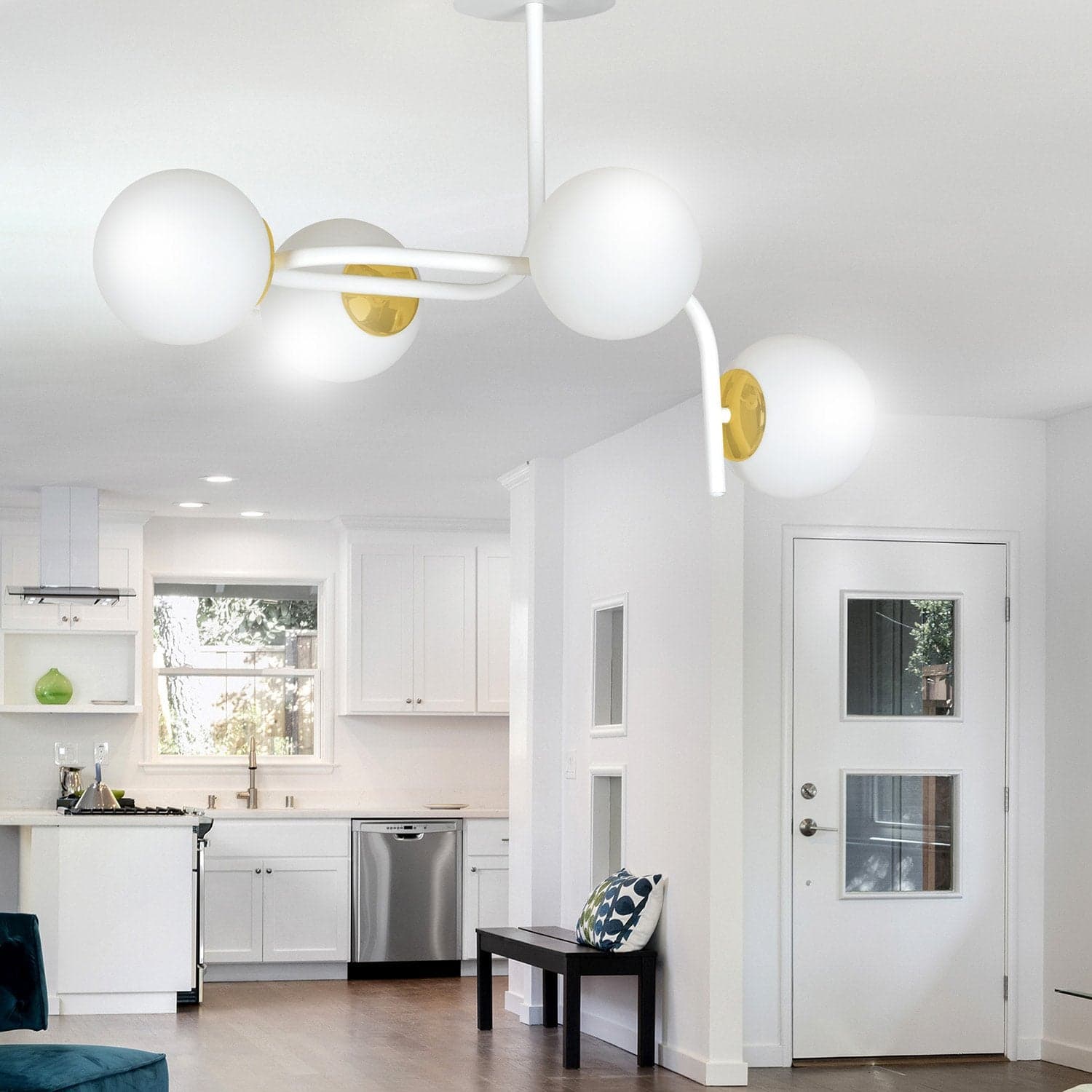 Lampadario 4 Luci Kalf Acciaio Bianco A Bracci Curvi E Sfere Vetro Opalino E Oro in Lampade a sospensione LuceArt - Montecorvino Pugliano, commercioVirtuoso.it