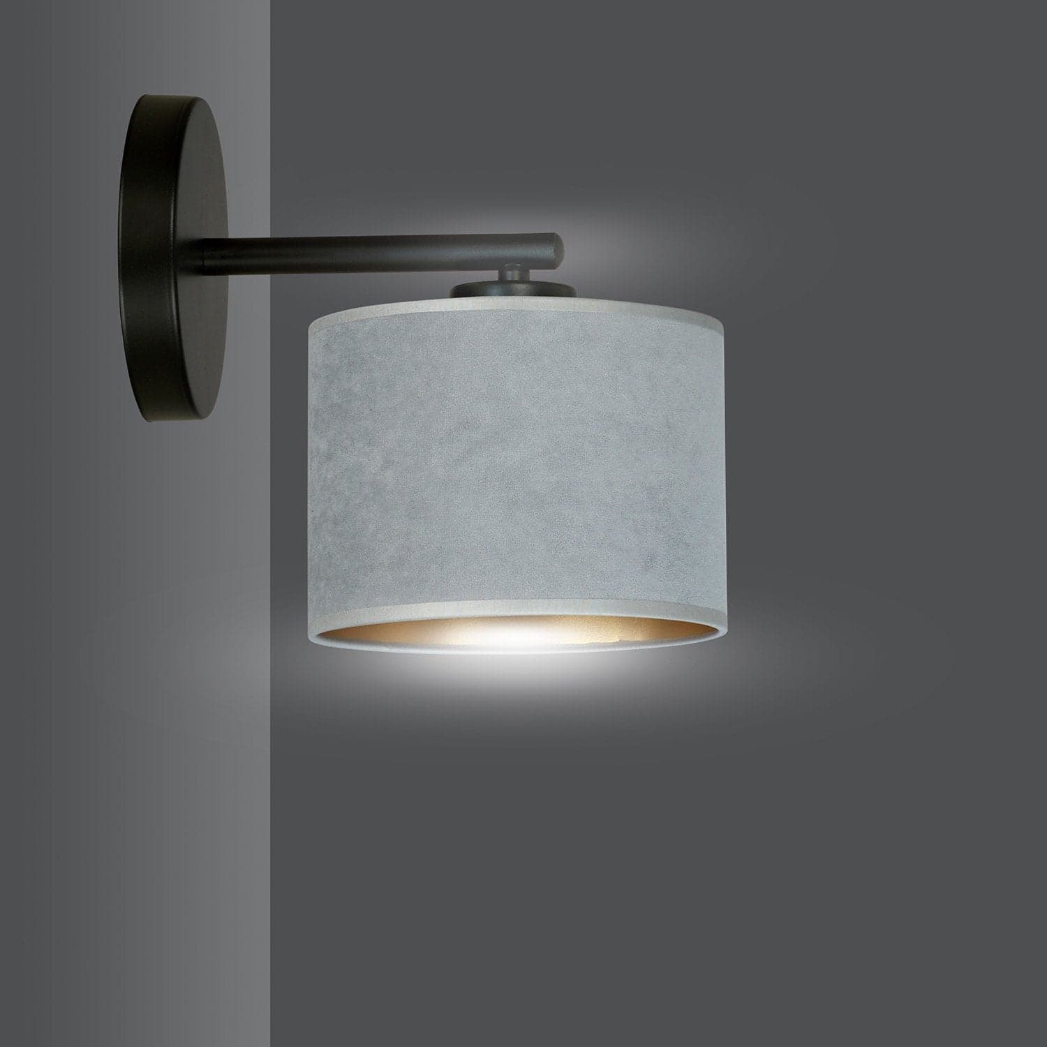 Applique 1 Luce Hilde In Acciaio Nero E Paralume In Tessuto Grigio in Applique LuceArt - Montecorvino Pugliano, commercioVirtuoso.it
