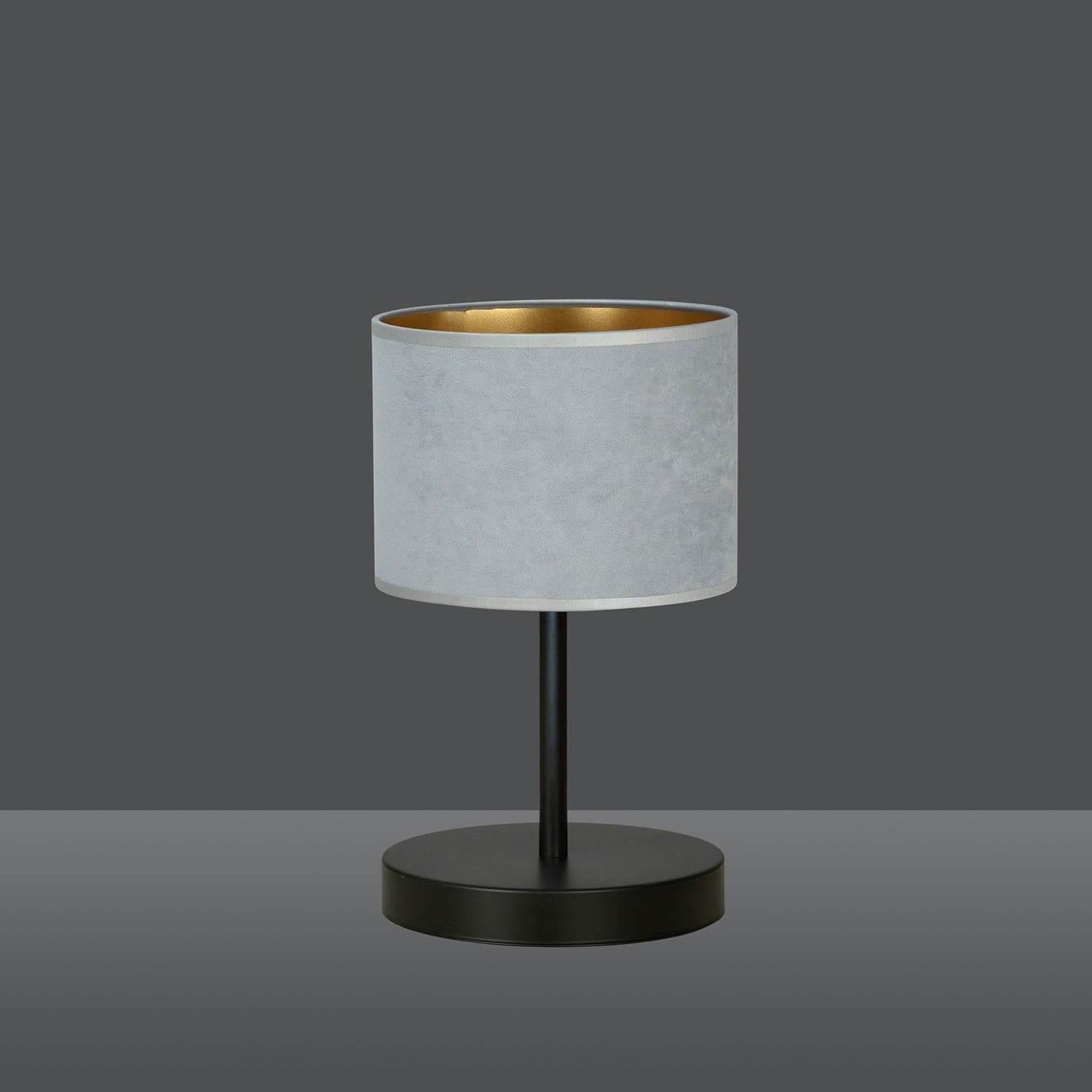 Lampada Da Tavolo 1 Luce Hilde In Acciaio Nero E Paralume In Tessuto Grigio in Lampade da tavolo e abat-jour LuceArt - Montecorvino Pugliano, commercioVirtuoso.it