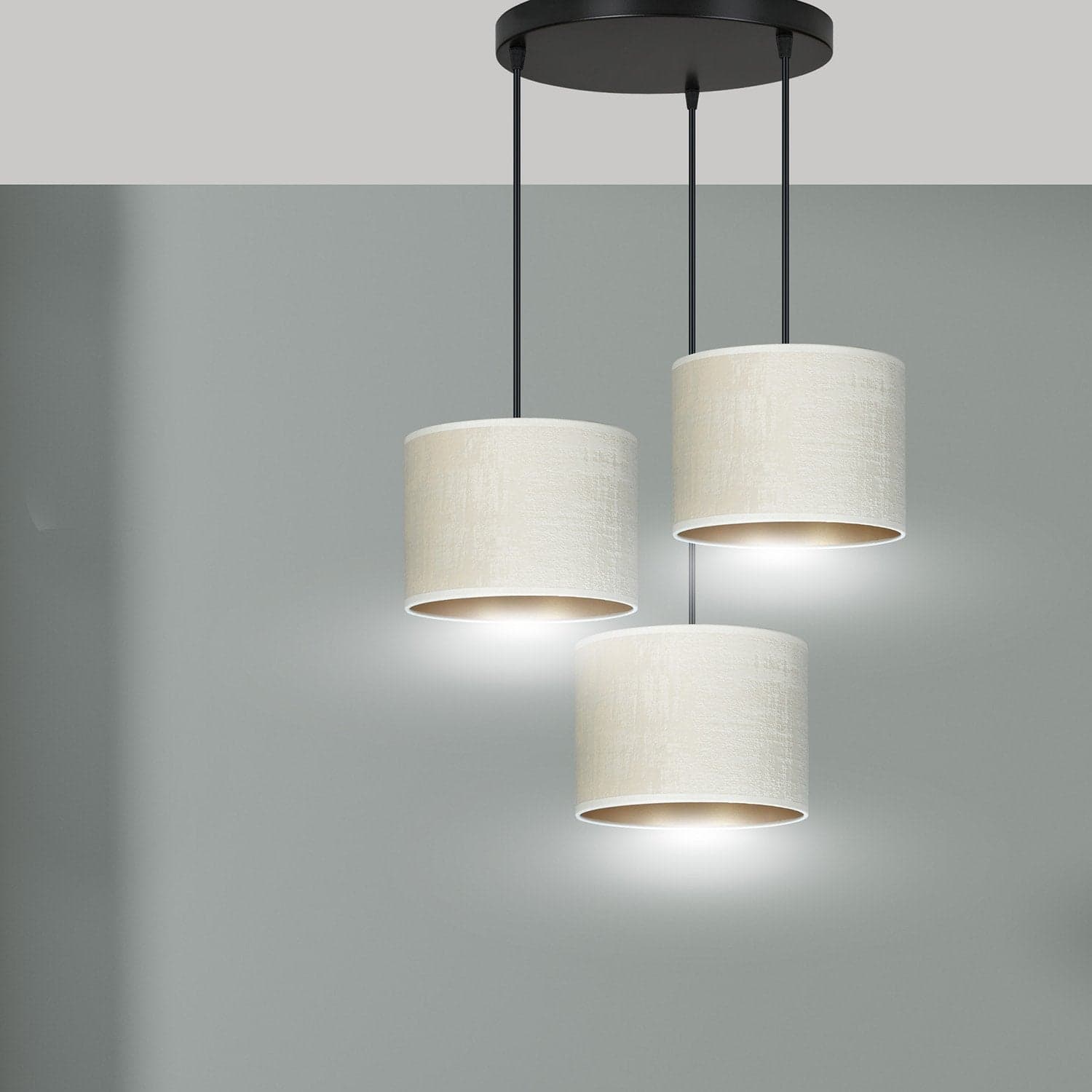 Lampadario Tondo 3 Luci Hilde In Acciaio Nero E Paralumi In Tessuto Beige in Lampade a sospensione LuceArt - Montecorvino Pugliano, commercioVirtuoso.it