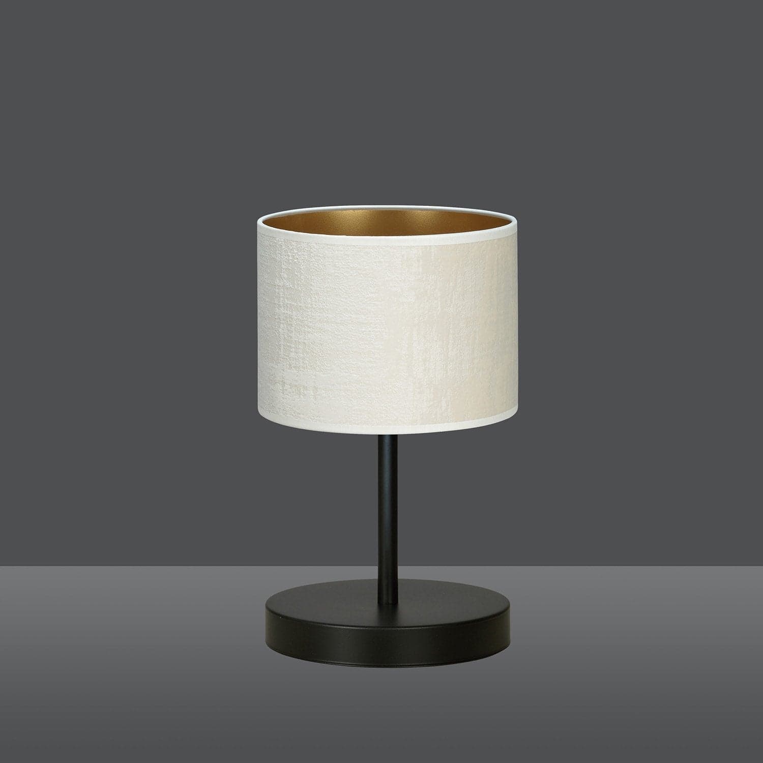 Lampada Da Tavolo 1 Luce Hilde In Acciaio Nero E Paralume In Tessuto Beige in Lampade da tavolo e abat-jour LuceArt - Montecorvino Pugliano, commercioVirtuoso.it