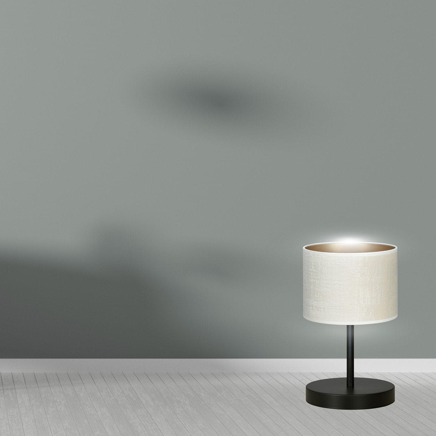 Lampada Da Tavolo 1 Luce Hilde In Acciaio Nero E Paralume In Tessuto Beige in Lampade da tavolo e abat-jour LuceArt - Montecorvino Pugliano, commercioVirtuoso.it