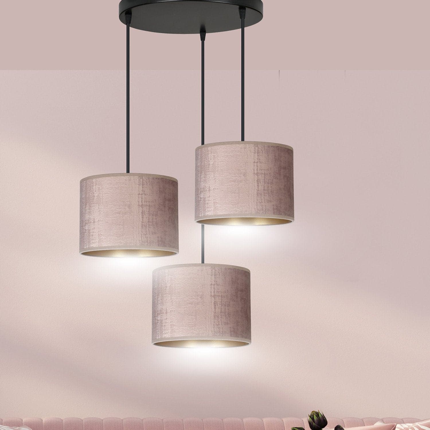 Lampadario Tondo 3 Luci Hilde In Acciaio Nero E Paralumi In Tessuto Rosa in Lampade a sospensione LuceArt - Montecorvino Pugliano, commercioVirtuoso.it