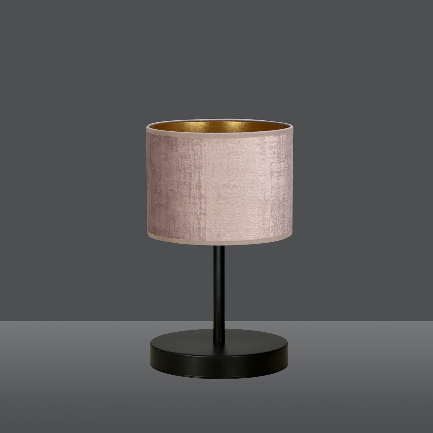 Lampada Da Tavolo 1 Luce Hilde In Acciaio Nero E Paralume In Tessuto Rosa in Lampade da tavolo e abat-jour LuceArt - Montecorvino Pugliano, commercioVirtuoso.it