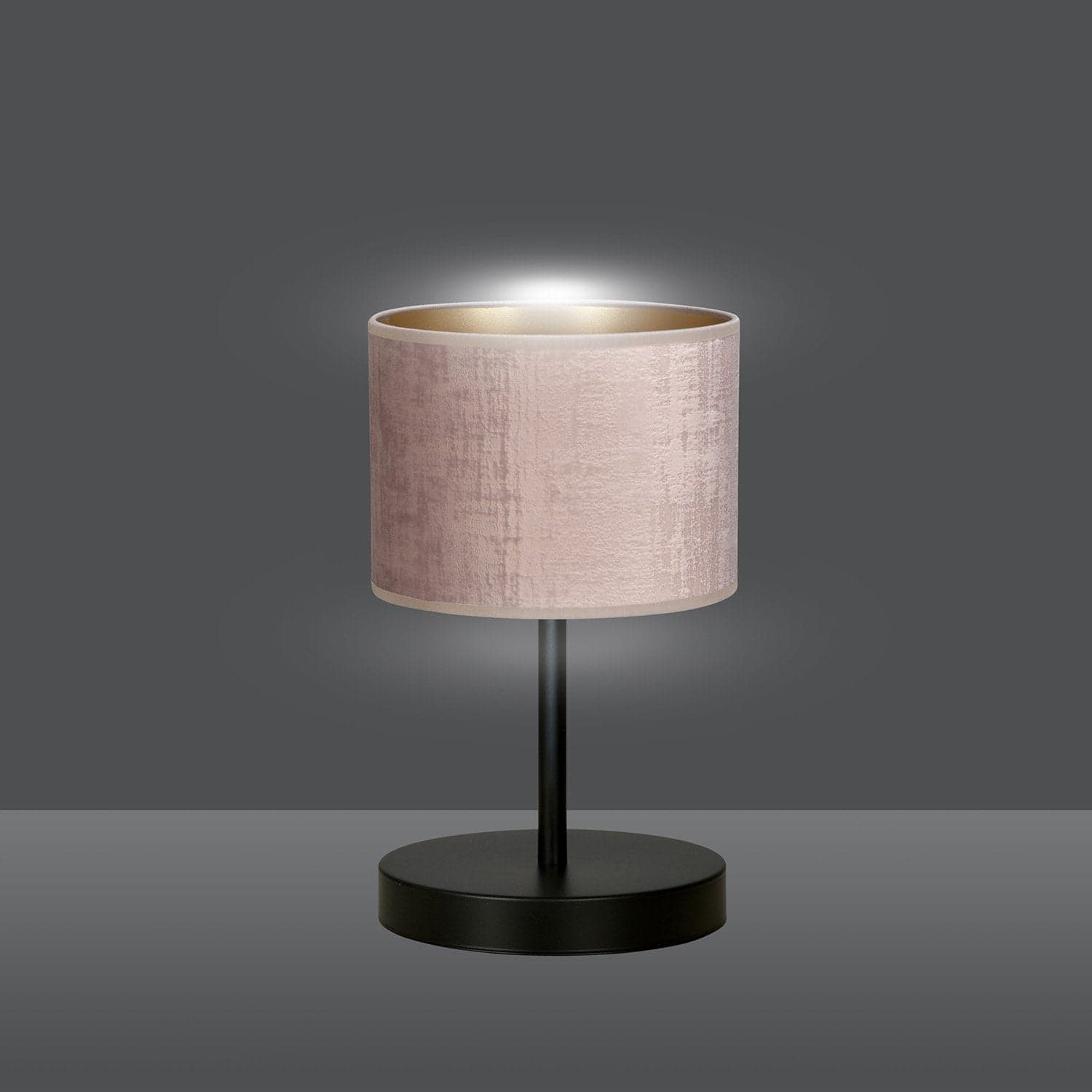 Lampada Da Tavolo 1 Luce Hilde In Acciaio Nero E Paralume In Tessuto Rosa in Lampade da tavolo e abat-jour LuceArt - Montecorvino Pugliano, commercioVirtuoso.it