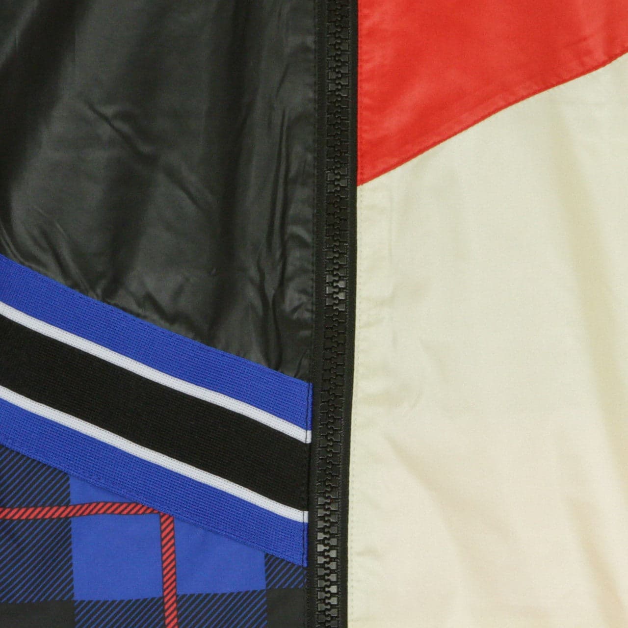 Nike Giacca a Vento Donna Jacket Woven Black/university Red/muslin/white da donna in Giacche sportive e tecniche Drestige - Casamassima, commercioVirtuoso.it