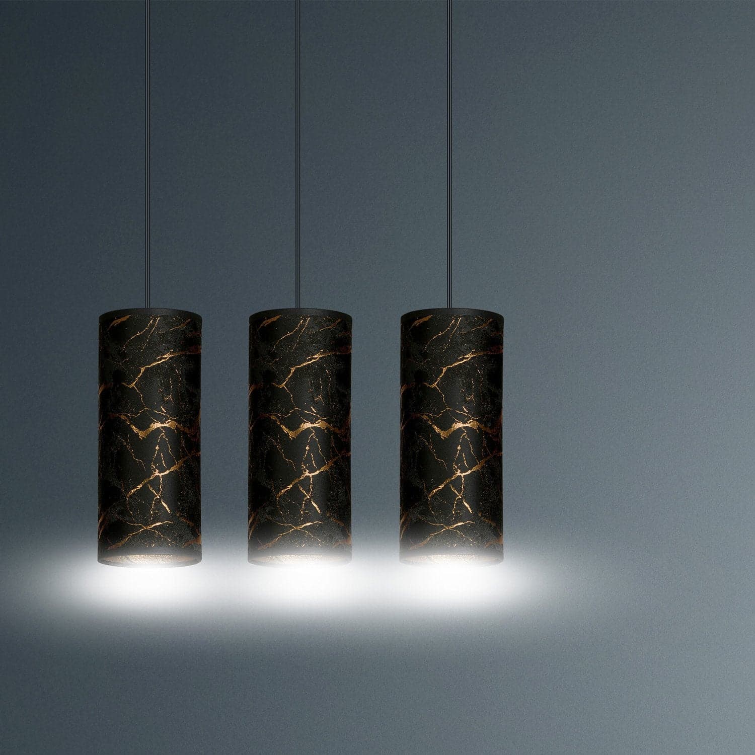 Sospensione 3 Luci Karli In Acciaio Nero E Paralumi Effetto Marmo Dorato in Lampade a sospensione LuceArt - Montecorvino Pugliano, commercioVirtuoso.it