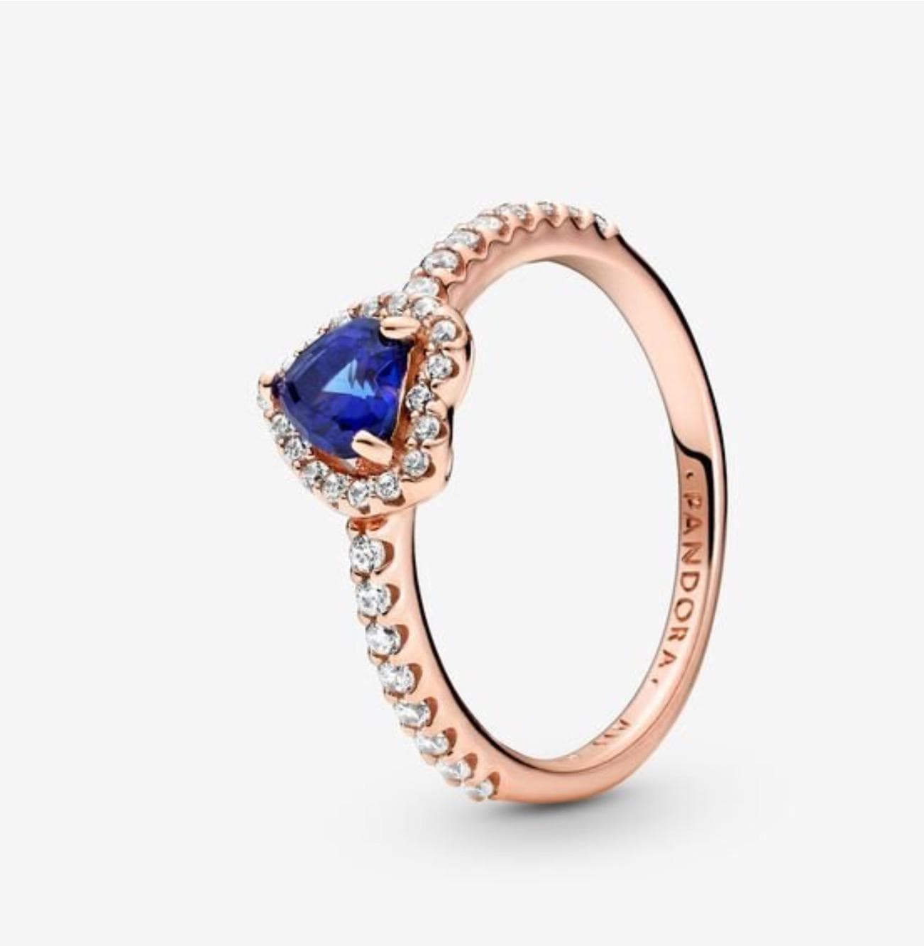 Pandora - Anello con cuore in rilievo blu scintillante
