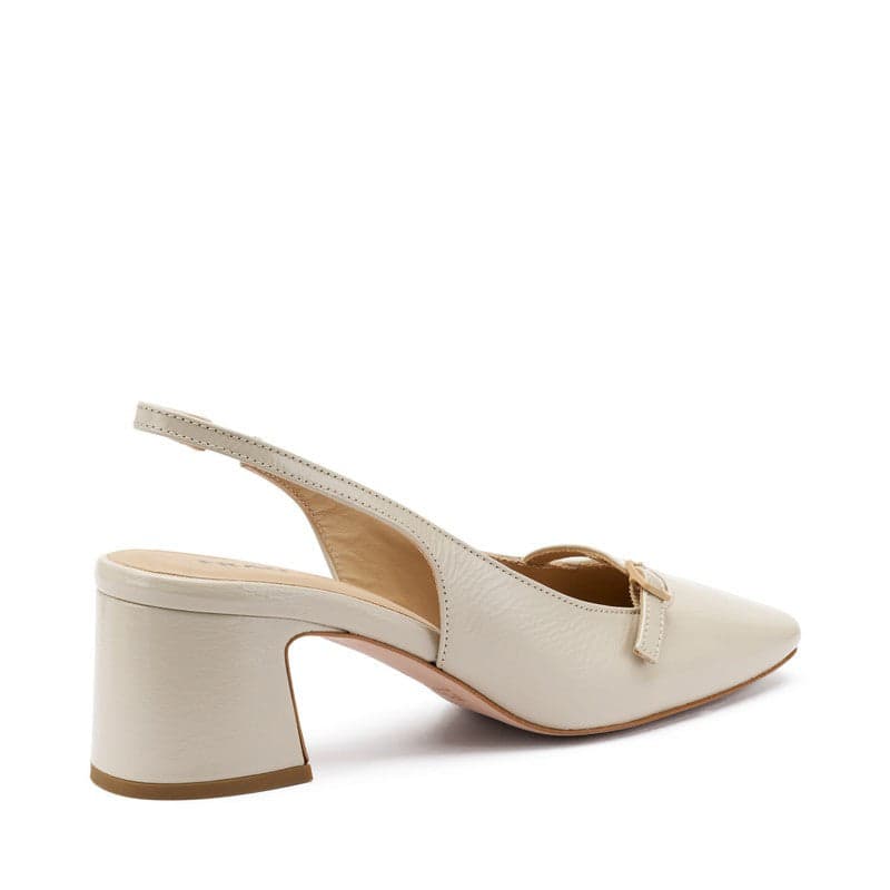 Frau slingback in vernice ecrù con mini cinturino 79T7 in Scarpe col tacco Teresi Calzature - Marsala, commercioVirtuoso.it
