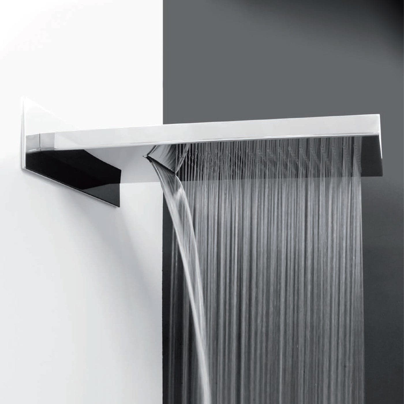 Soffione a muro con cascata finitura super mirror in Docce fisse Mondialshop - Parabiago, commercioVirtuoso.it