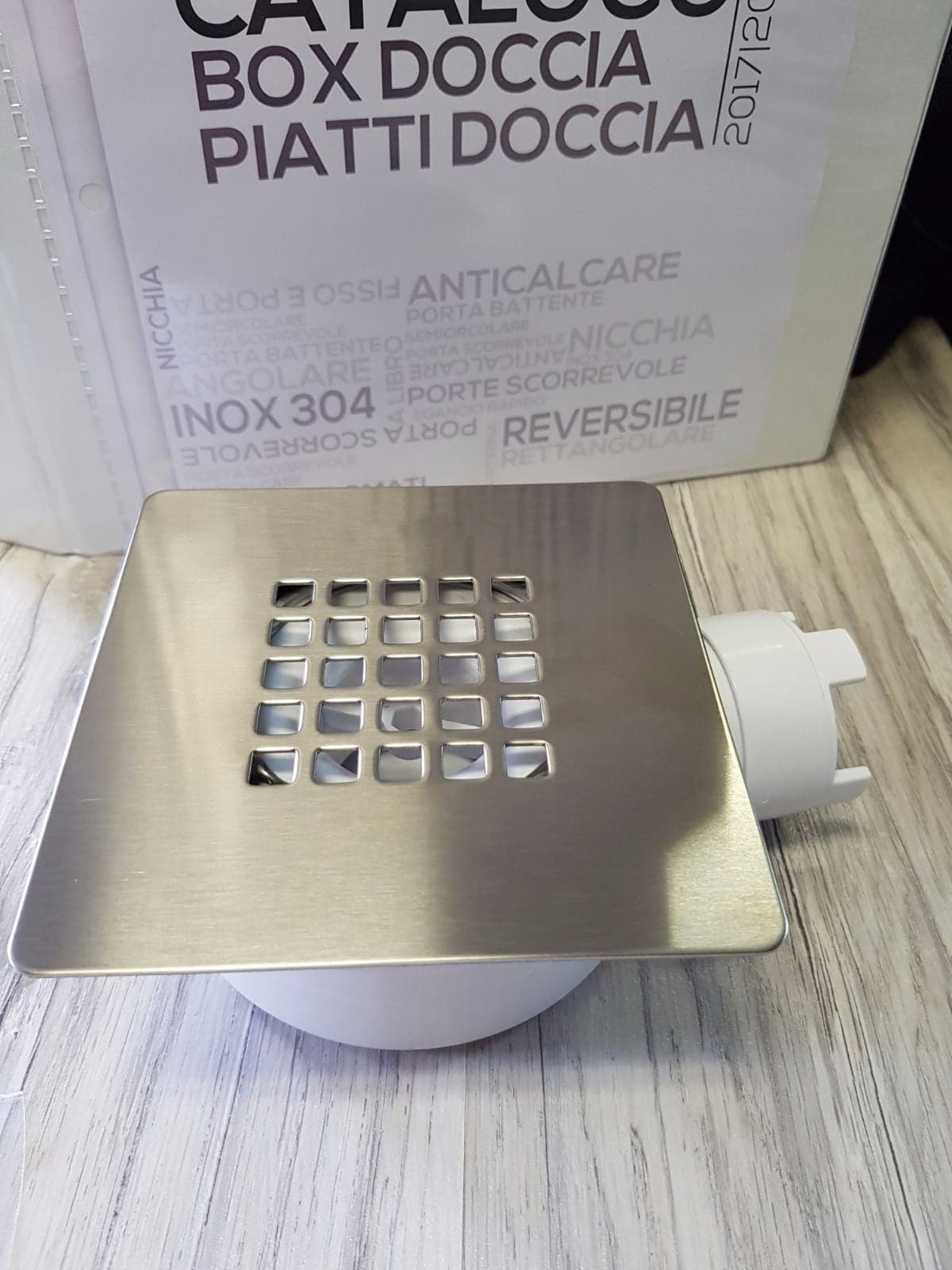 Piatto doccia in marmoresina Grigio Scuro effetto pietra cemento PASSION in Box doccia Mondialshop - Parabiago, commercioVirtuoso.it