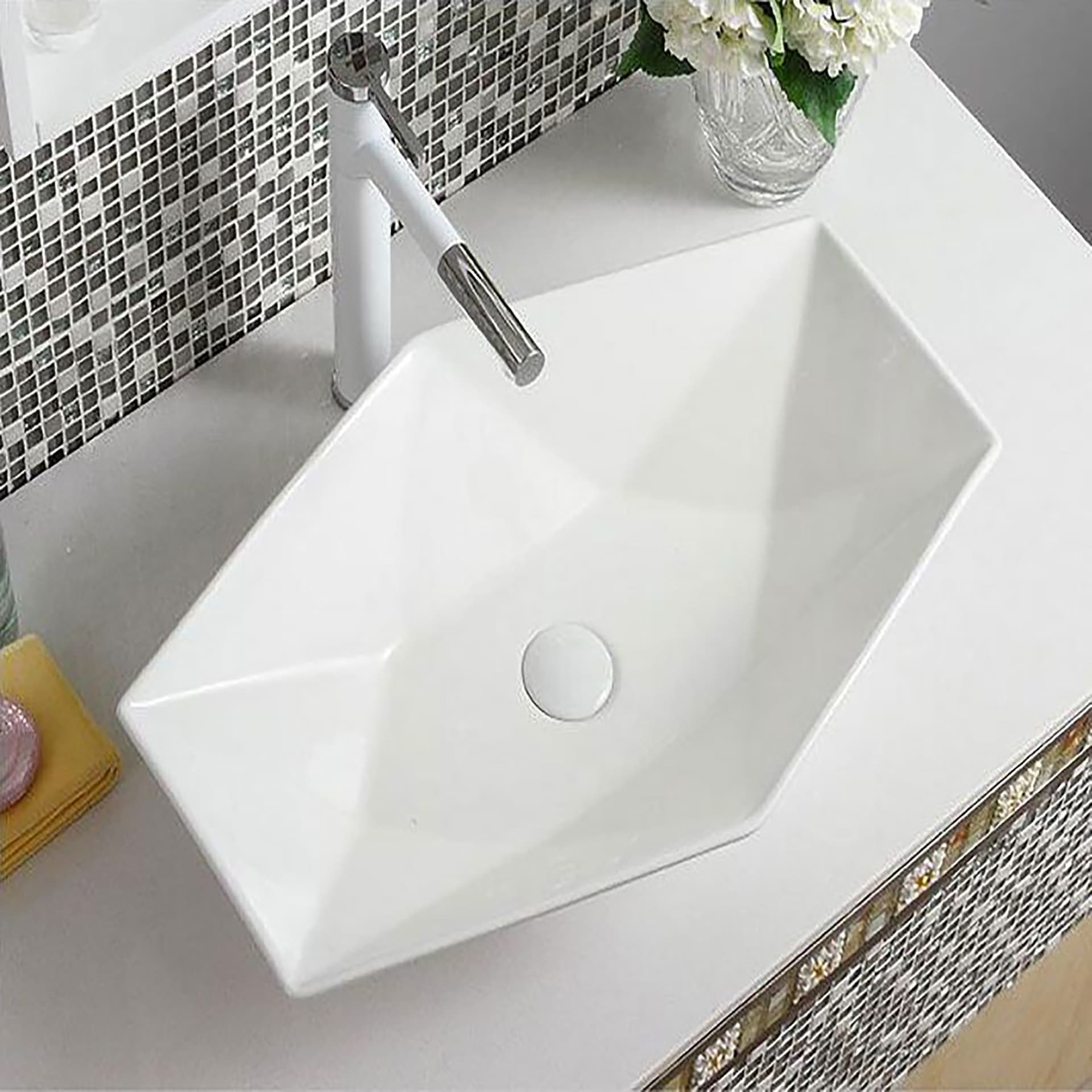 Lavabo bianco esagonale da appoggio bianco 37x57 in Lavabi Mondialshop - Parabiago, commercioVirtuoso.it