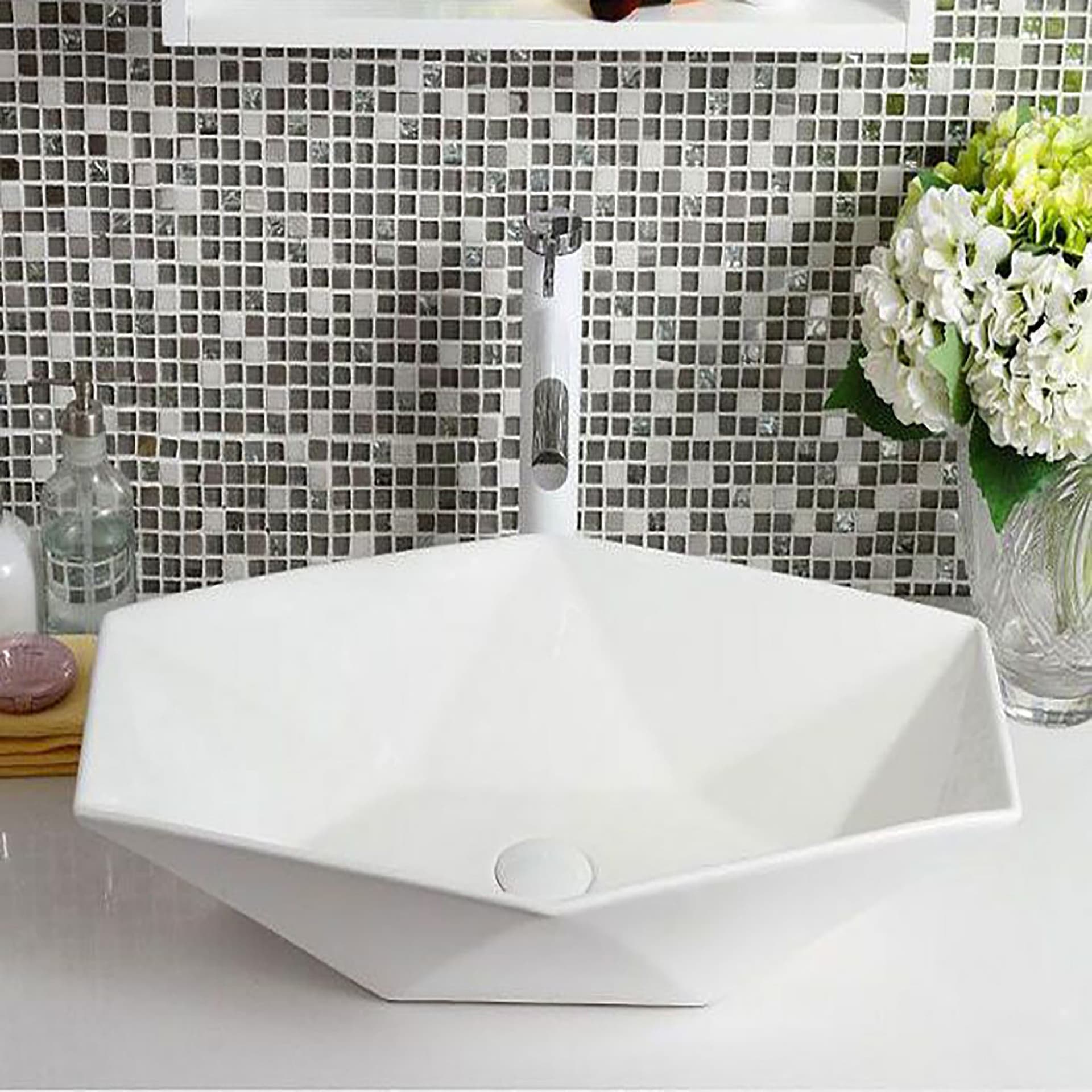 Lavabo bianco esagonale da appoggio bianco 37x57 in Lavabi Mondialshop - Parabiago, commercioVirtuoso.it