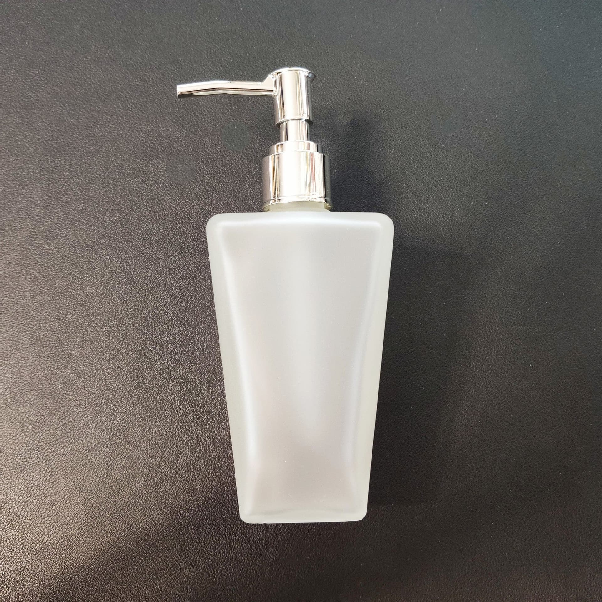 Porta sapone liquido in vetro ZURIGO in Dosatori per sapone liquido Mondialshop - Parabiago, commercioVirtuoso.it