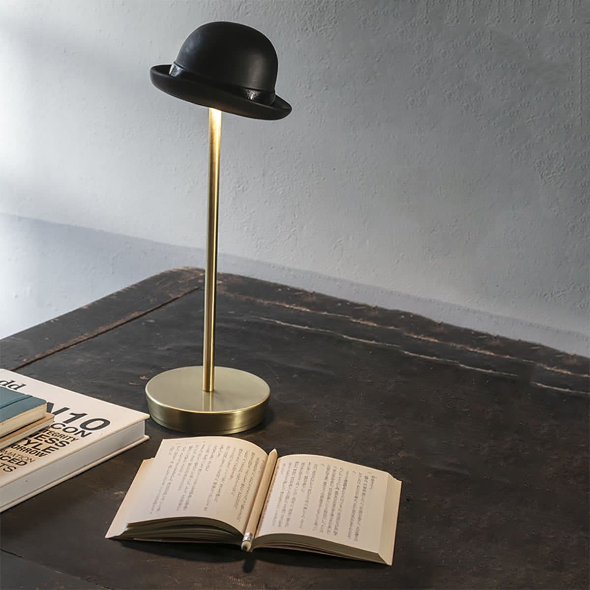 Abat-jour esterno led Toscot ET VOILA' 1261 220LM IP55 touch dimmerabile lampada tavolo batteria ottone pmma in Lampade da tavolo e abat-jour Lampadari Bartalini - Colle di Val d’Elsa, commercioVirtuoso.it