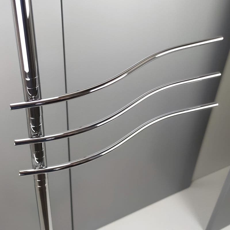 Piantana alta da bagno in ottone cromato porta salviette e appendi abiti orientabili con base rettangolare - piantana bagno in Portasciugamani da terra Bottiglioni - Colle di Val d’Elsa, commercioVirtuoso.it