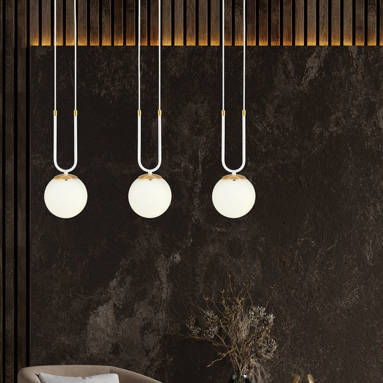Sospensione Contemporanea 3 Luci Glam Acciaio Bianco Oro E Sfere Vetro Opalino in Lampade a sospensione LuceArt - Montecorvino Pugliano, commercioVirtuoso.it