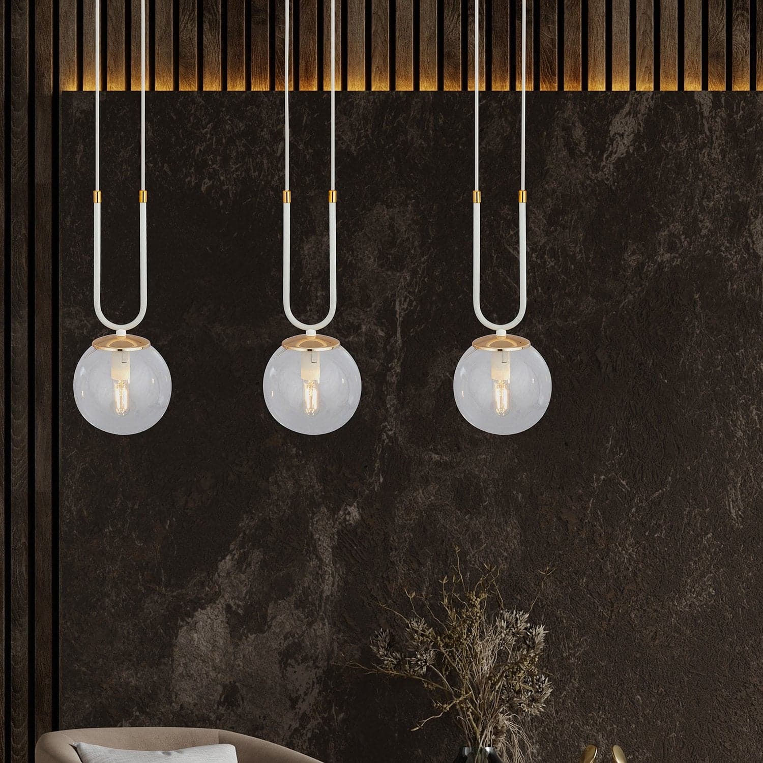 Sospensione 3 Luci Glam In Acciaio Bianco Oro E Sfera In Vetro Trasparente in Lampade a sospensione LuceArt - Montecorvino Pugliano, commercioVirtuoso.it