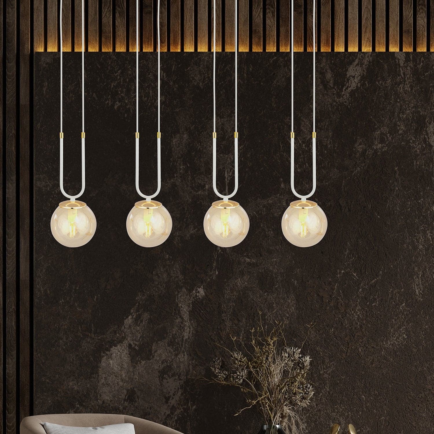 Sospensione Contemporanea 4 Luci Glam Acciaio Bianco Oro E Sfera Vetro Ambra in Lampade a sospensione LuceArt - Montecorvino Pugliano, commercioVirtuoso.it