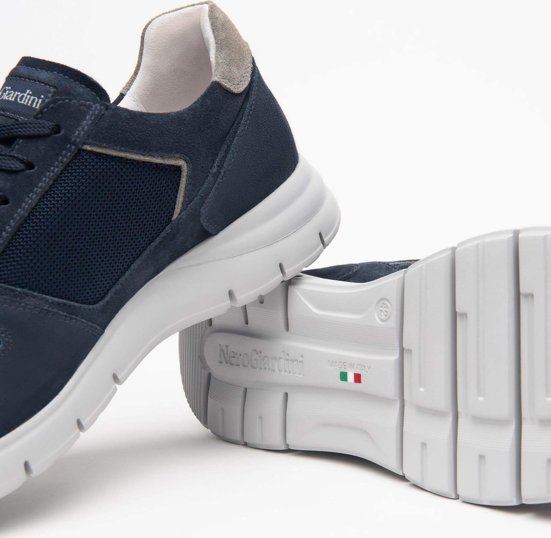 Nero Giardini sneakers uomo in pelle e tessuto blu E500631U207 in Sneaker casual Teresi Calzature - Marsala, commercioVirtuoso.it