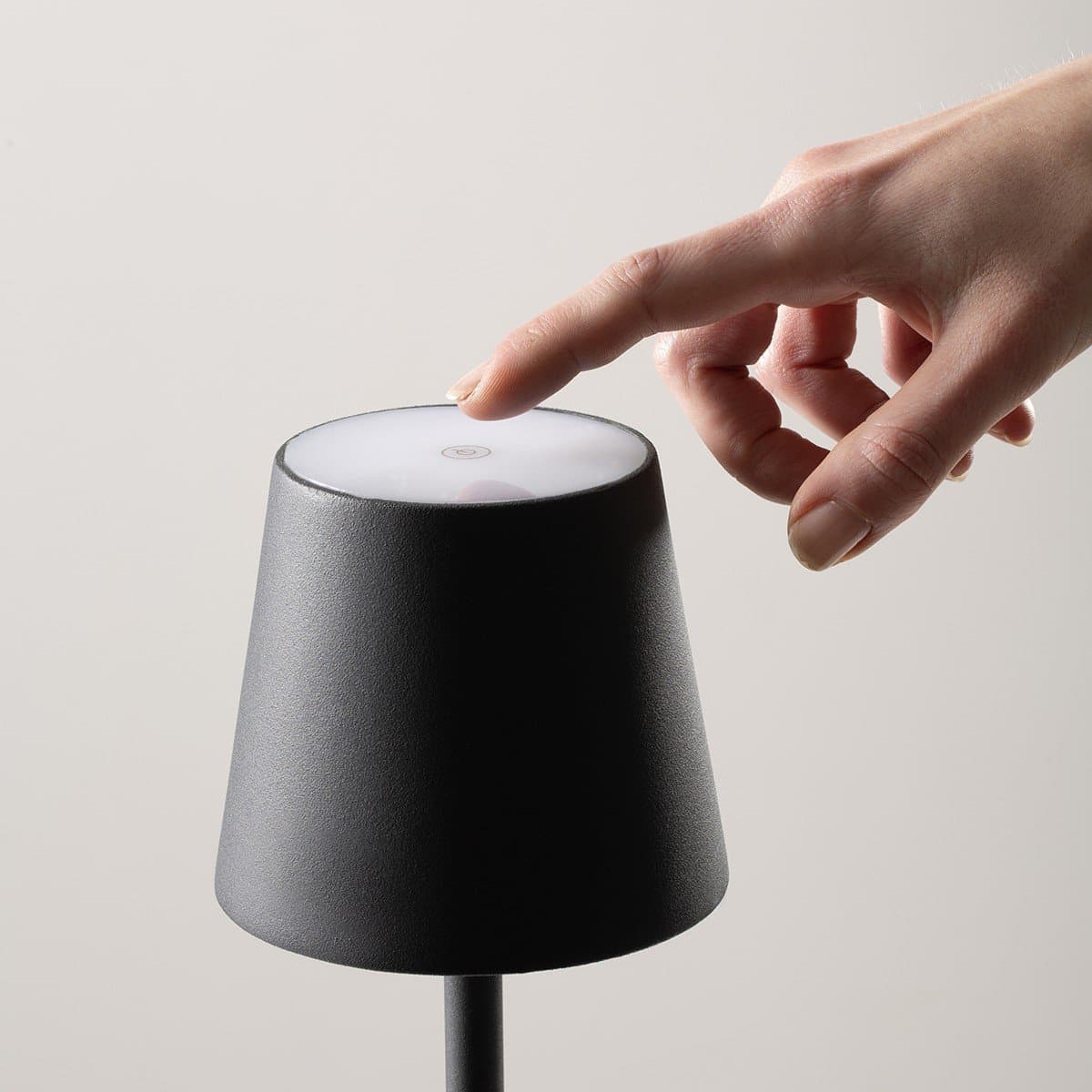 Abat jour esterno batteria Gea Led BRILLIA LED IP54 batteria USB lampade tavolo in Lampade da tavolo e abat-jour Lampadari Bartalini - Colle di Val d’Elsa, commercioVirtuoso.it