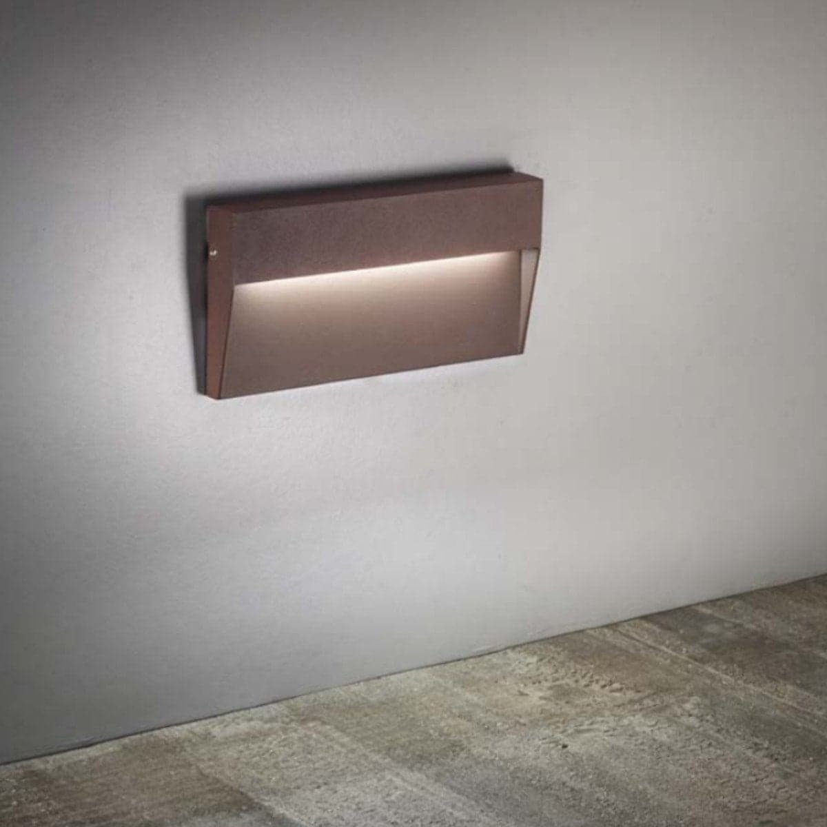 Applique esterni Gea Led GES1172 LED IP65 alluminio classico lampada parete in Lampade da parete Lampadari Bartalini - Colle di Val d’Elsa, commercioVirtuoso.it