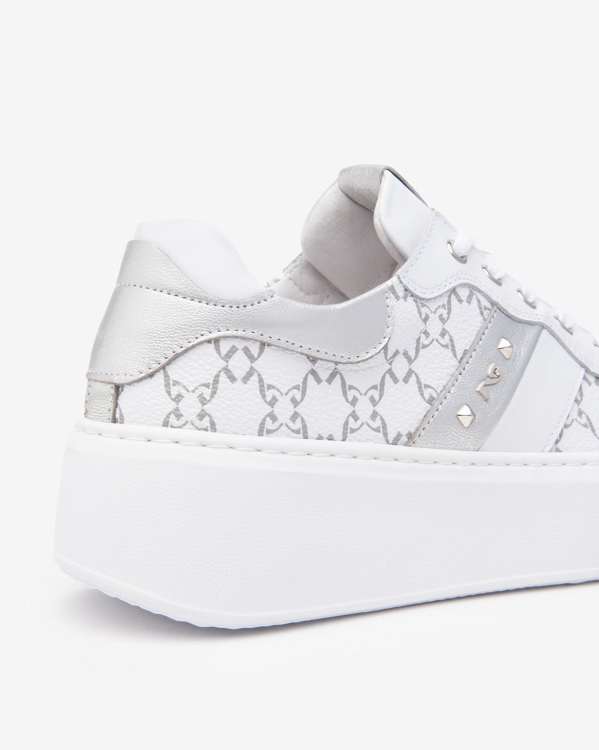 Nero Giardini sneakers donna in pelle logata bianco E513080D707 in Sneaker casual Teresi Calzature - Marsala, commercioVirtuoso.it