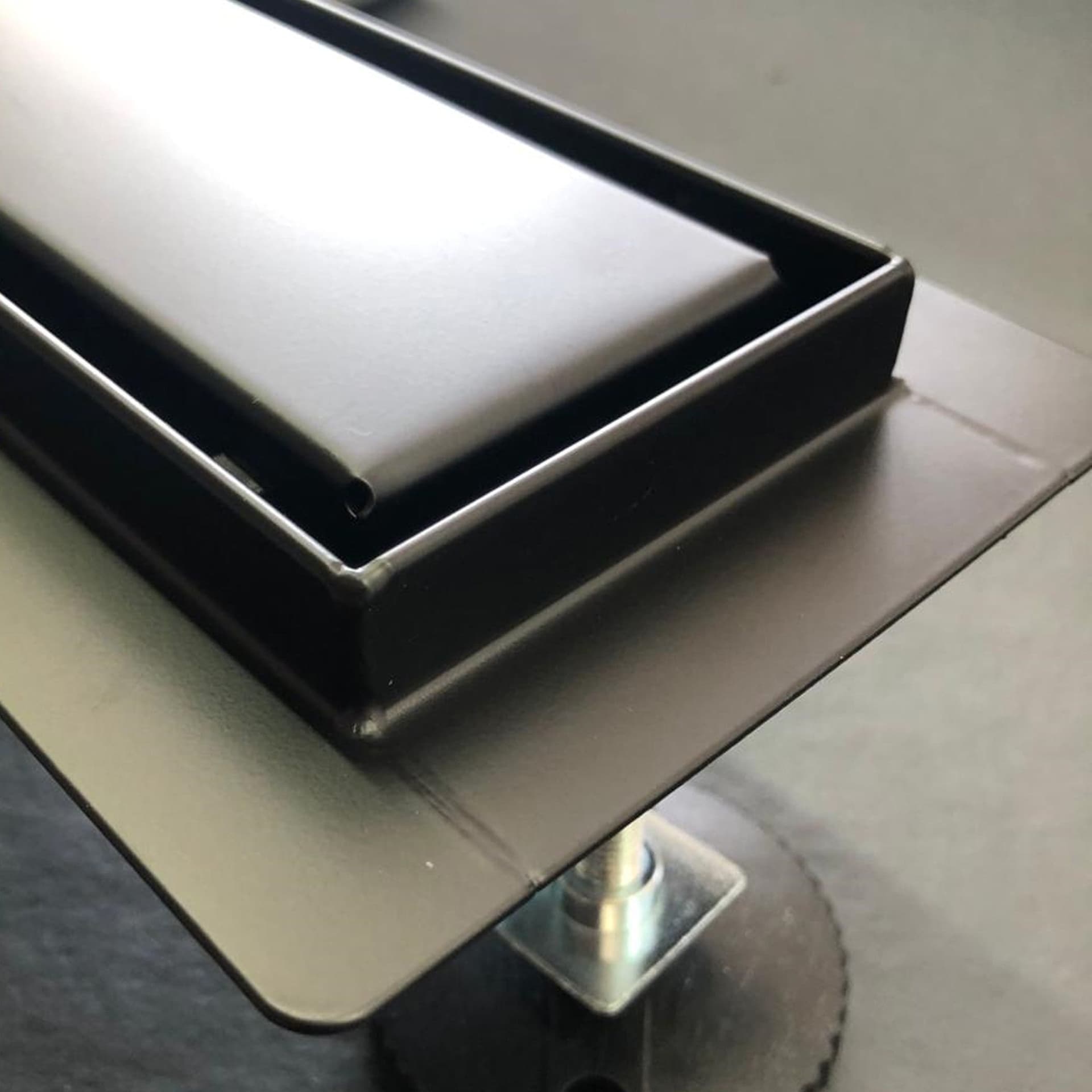 Canalina di scarico doccia Nera a pavimento 60cm in Drenaggio Mondialshop - Parabiago, commercioVirtuoso.it