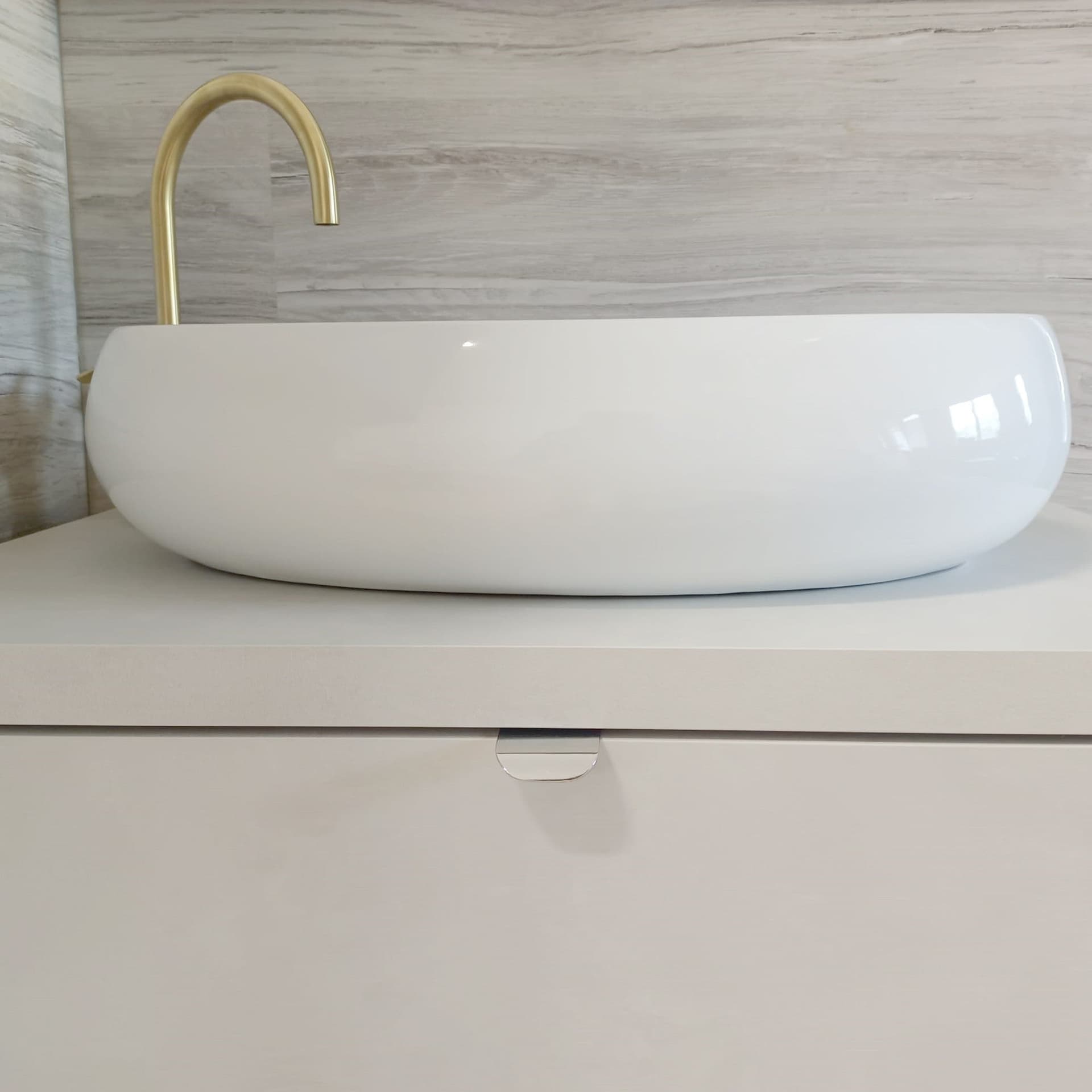 Lavabo da appoggio in cercamica bianco lucido OSCAR 60x40 in Lavabi Mondialshop - Parabiago, commercioVirtuoso.it