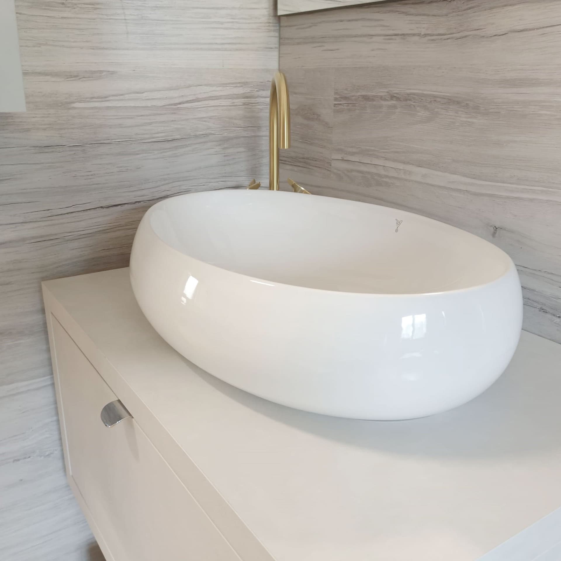 Lavabo da appoggio in cercamica bianco lucido OSCAR 60x40 in Lavabi Mondialshop - Parabiago, commercioVirtuoso.it