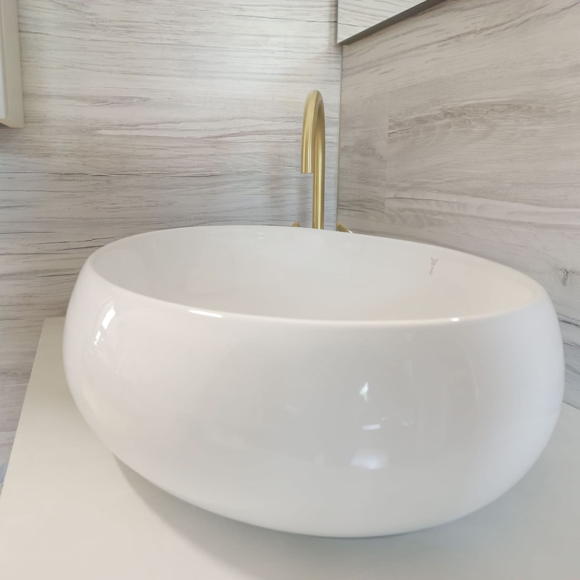 Lavabo da appoggio in cercamica bianco lucido OSCAR 60x40 in Lavabi Mondialshop - Parabiago, commercioVirtuoso.it