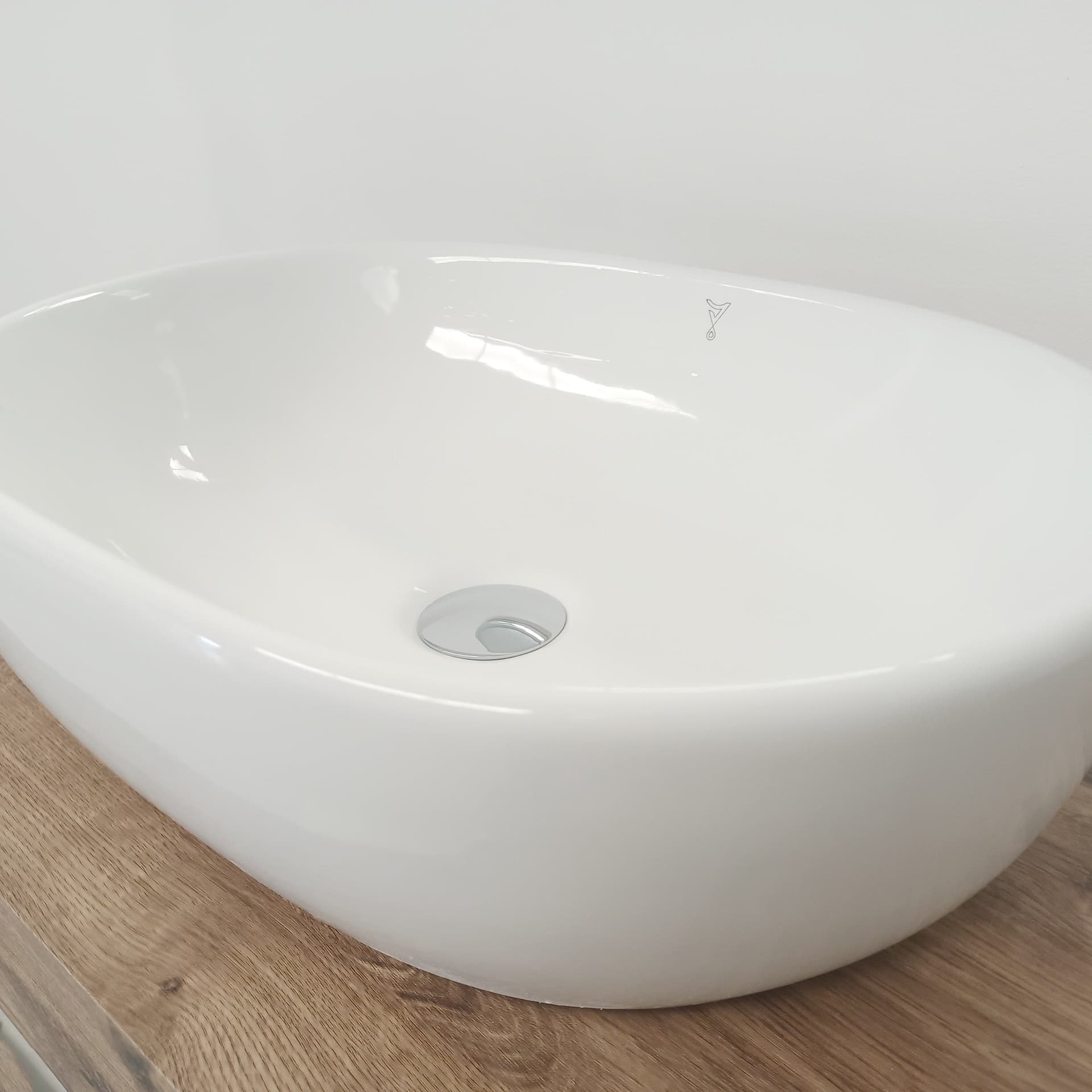 Lavandino da appoggio in ceramica bianco lucido GIO 48,5x35 H14 in Lavabi Mondialshop - Parabiago, commercioVirtuoso.it