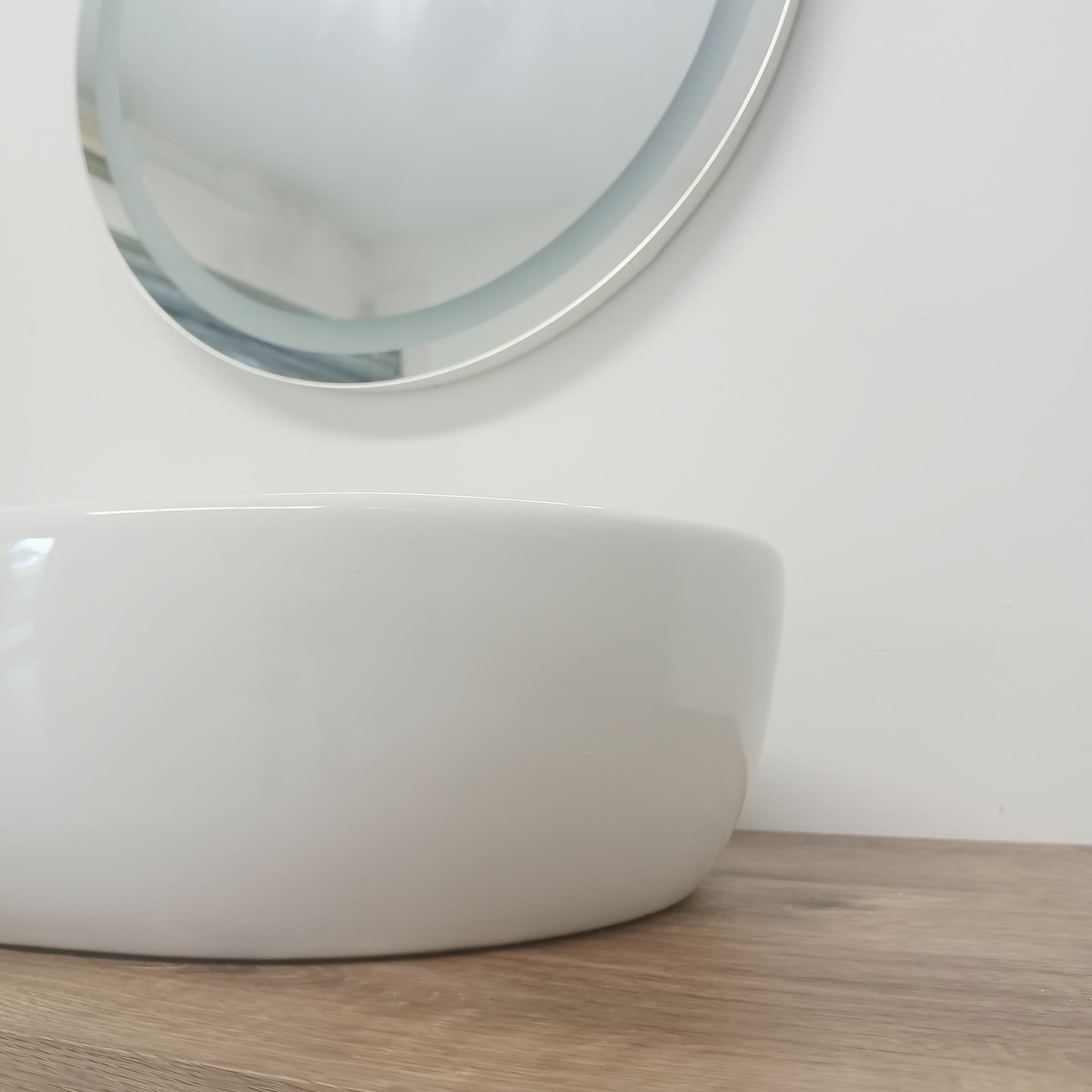 Lavandino da appoggio in ceramica bianco lucido GIO 48,5x35 H14 in Lavabi Mondialshop - Parabiago, commercioVirtuoso.it