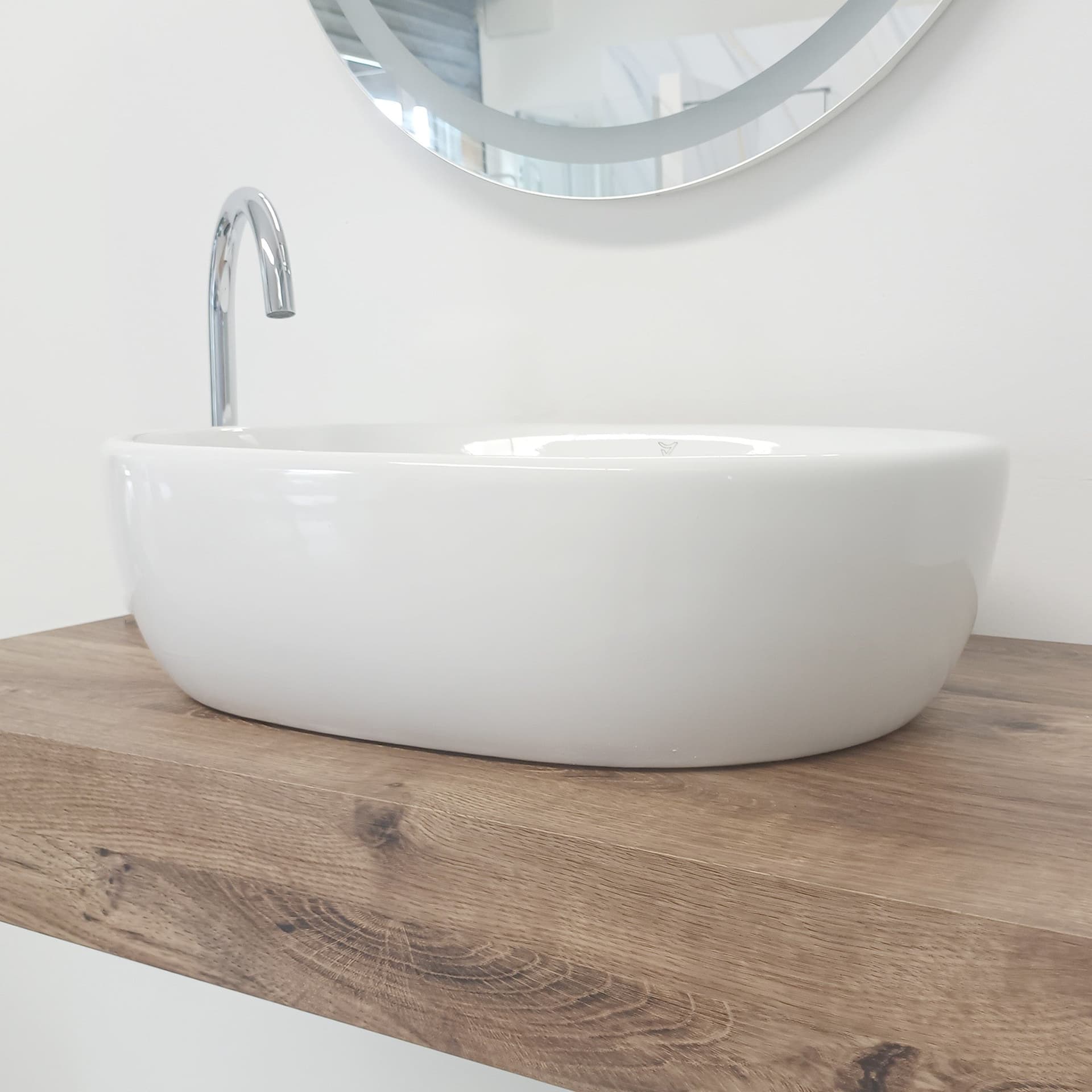 Lavandino da appoggio in ceramica bianco lucido GIO 48,5x35 H14 in Lavabi Mondialshop - Parabiago, commercioVirtuoso.it