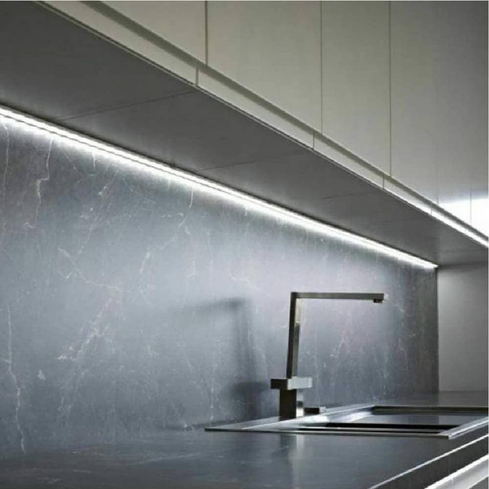 PLAFONIERA LED NEON T5 SOTTO PENSILE TUBO VETRO OPACO 8 WATT 40 CM in Plafoniere Trade Shop italia - Napoli, commercioVirtuoso.it