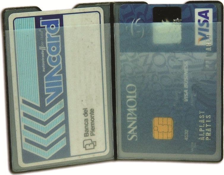 EASYCARD PORTACARD IN PVC A 2 SCOMPARTI SAGOMATO in Badge di identificazione Scontolo.net - Potenza, commercioVirtuoso.it