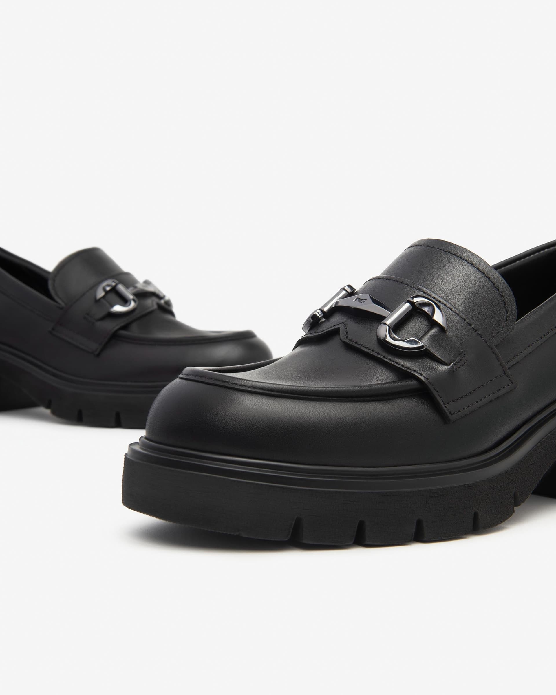 Nero Giardini mocassini donna in pelle nero I513980D100 in Loafer e mocassini Teresi Calzature - Marsala, commercioVirtuoso.it