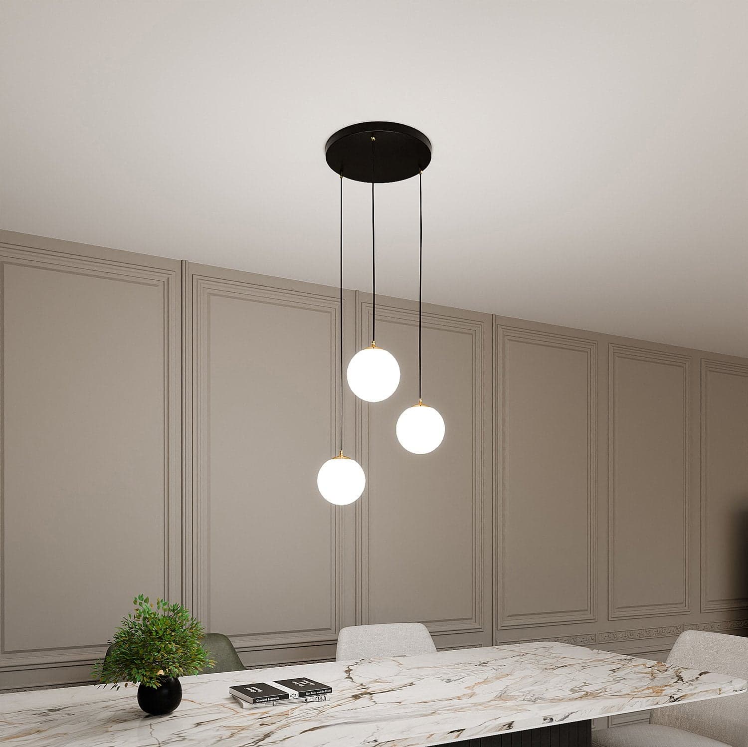 Sospensione Contemporanea Royal 3 Luci In Acciaio Nero/Oro Sfere Vetro Bianco in Lampade a sospensione LuceArt - Montecorvino Pugliano, commercioVirtuoso.it