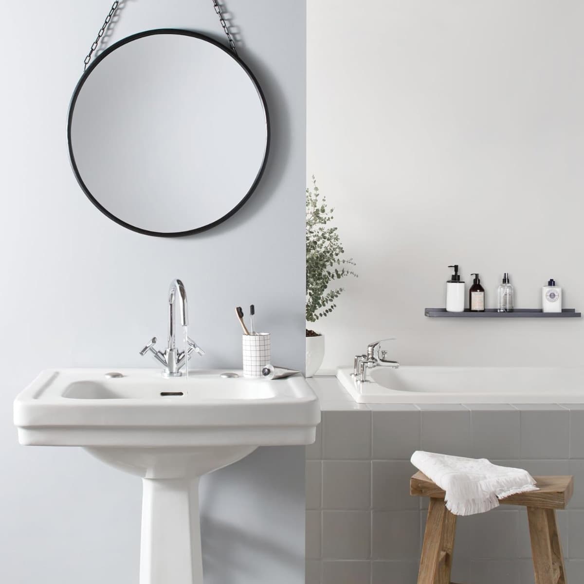 V33 Rinnovare Smalto e Finitura per Sanitari - Rigenerazione Professionale lt.1 in Lucidanti Masterbrico - Longobardi, commercioVirtuoso.it