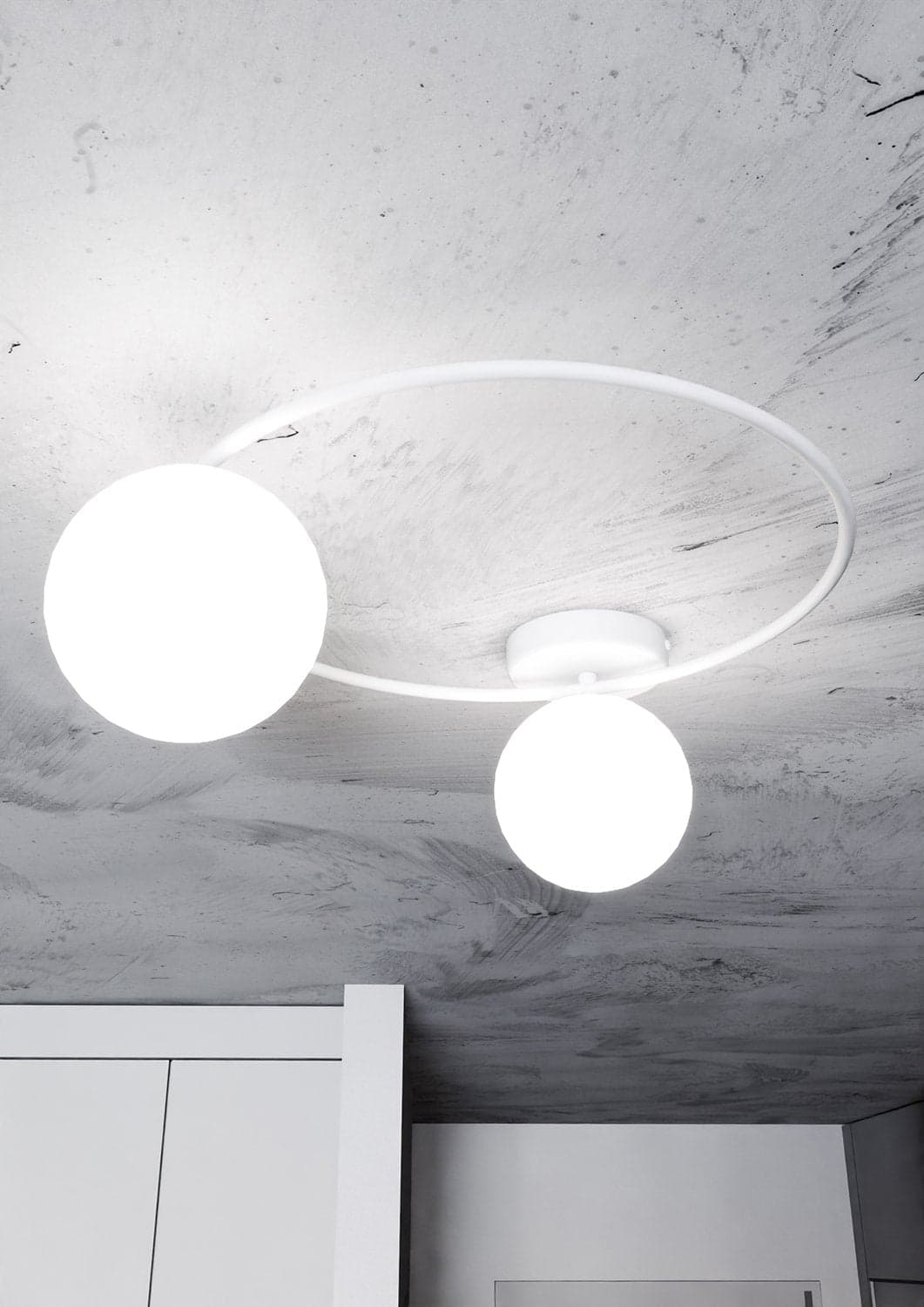 Plafoniera Minimal 2 Luci Sopra In Acciaio Bianco E Sfere In Vetro Bianco in Plafoniere LuceArt - Montecorvino Pugliano, commercioVirtuoso.it
