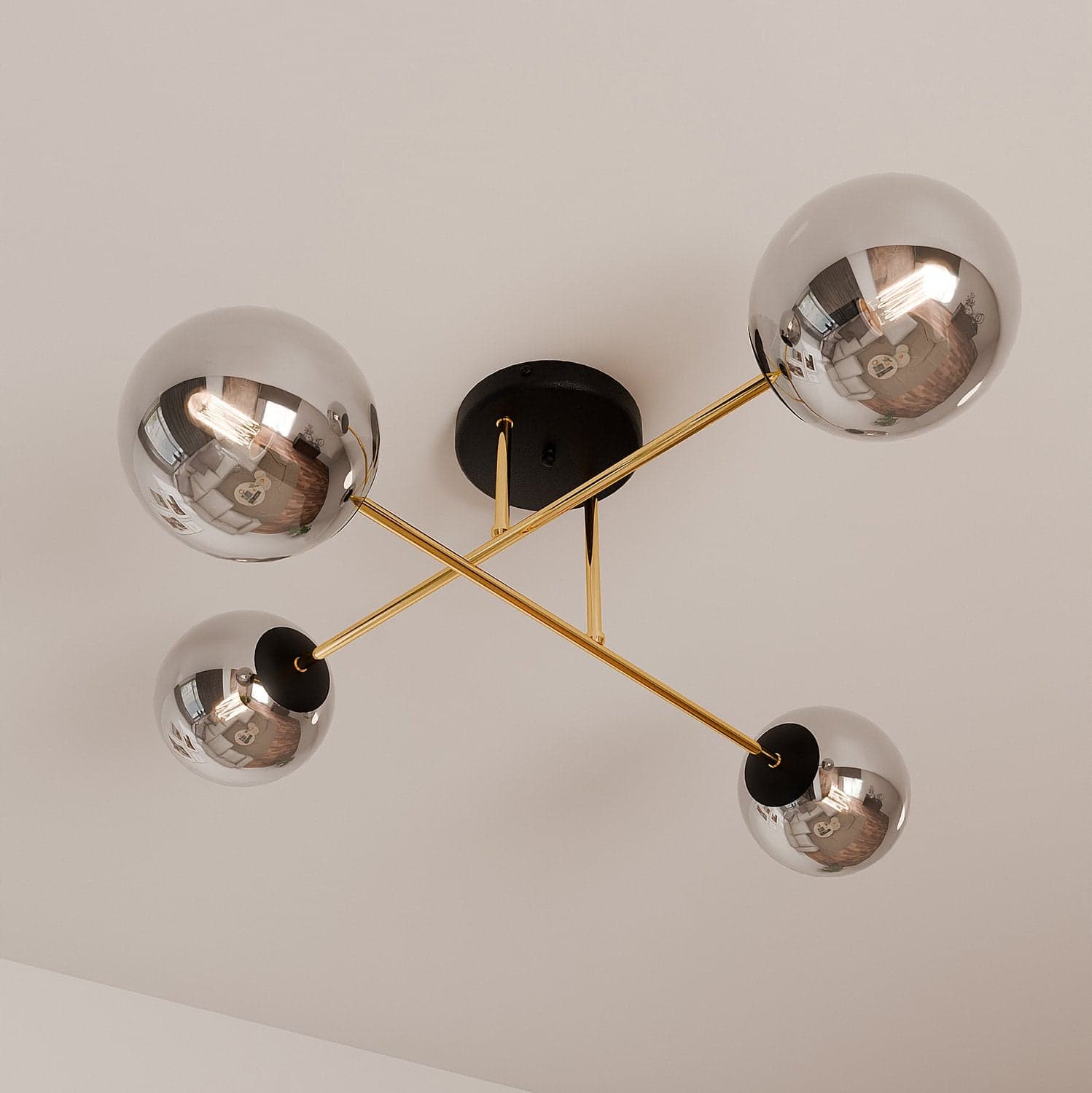 Plafoniera Moderna Magnium 4 Luci In Acciao Oro E Sfere In Vetro Fumè in Lampade a sospensione LuceArt - Montecorvino Pugliano, commercioVirtuoso.it