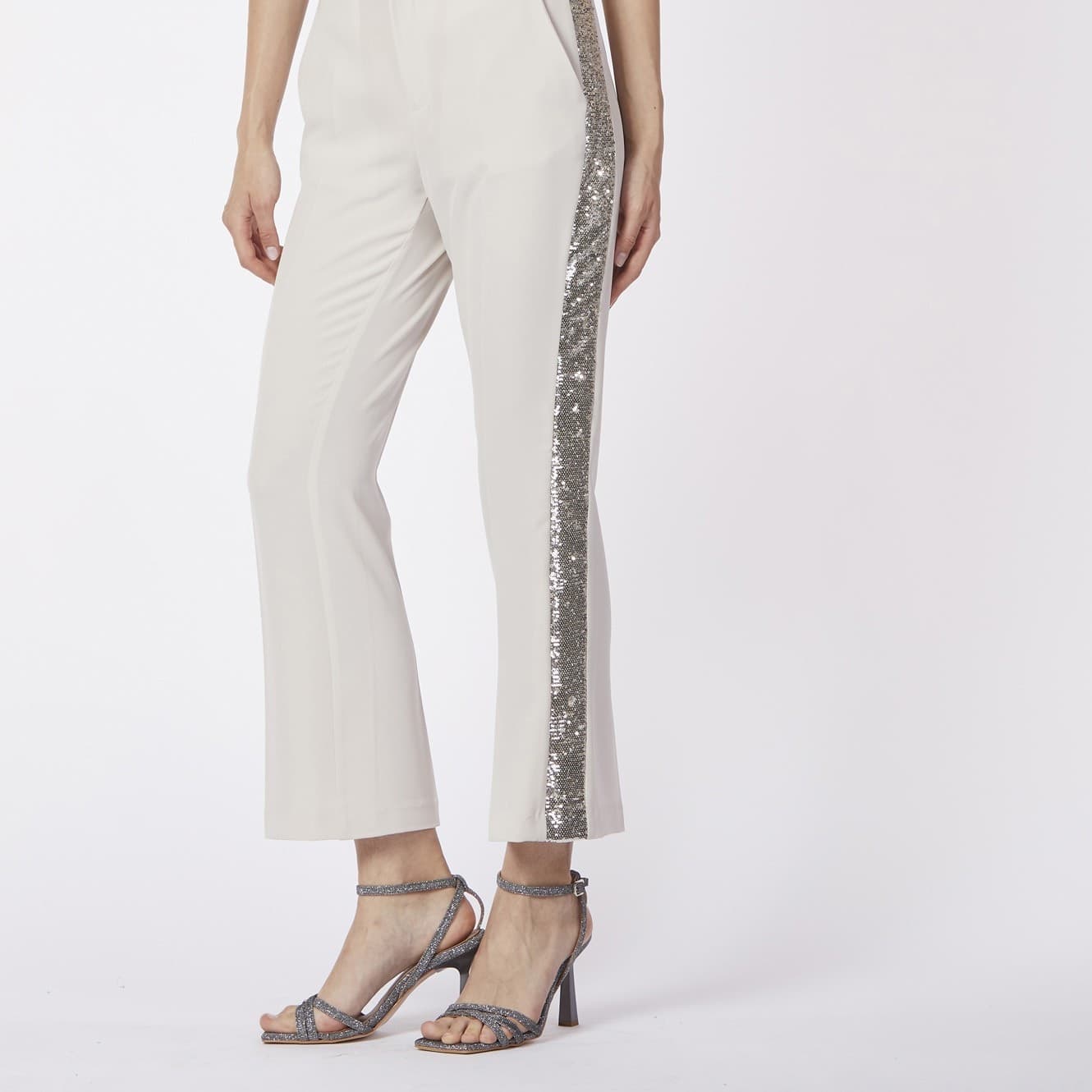 PANTALONE CON BANDA LATERALE DI PAILETTES in Pantaloni 3A Moda Mare Sport - Bellaria Igea Marina, commercioVirtuoso.it