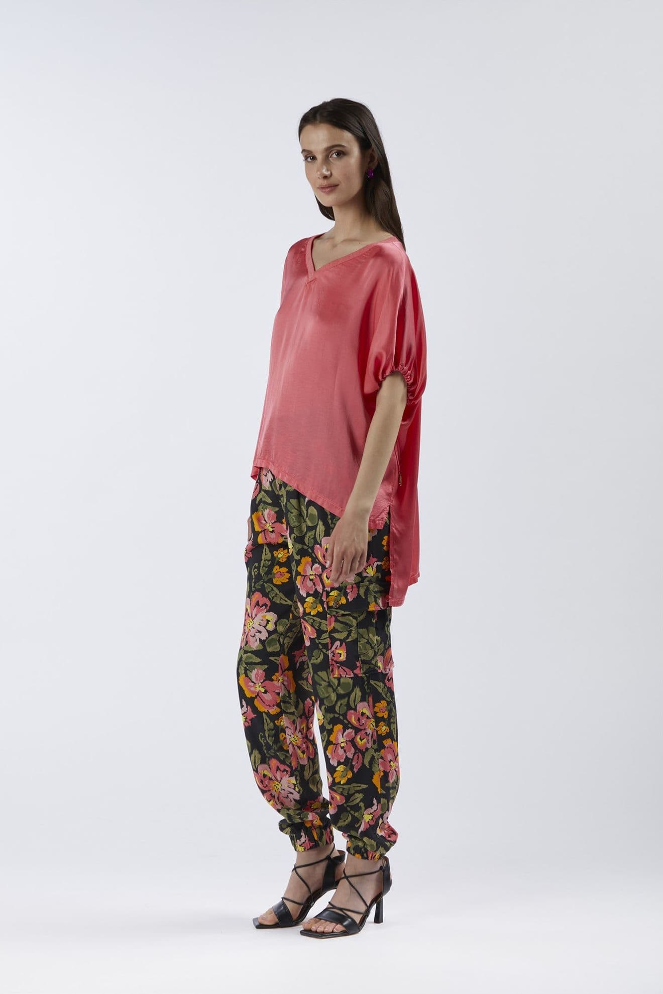 BLUSA OVERSIZE CON SCOLLO A V